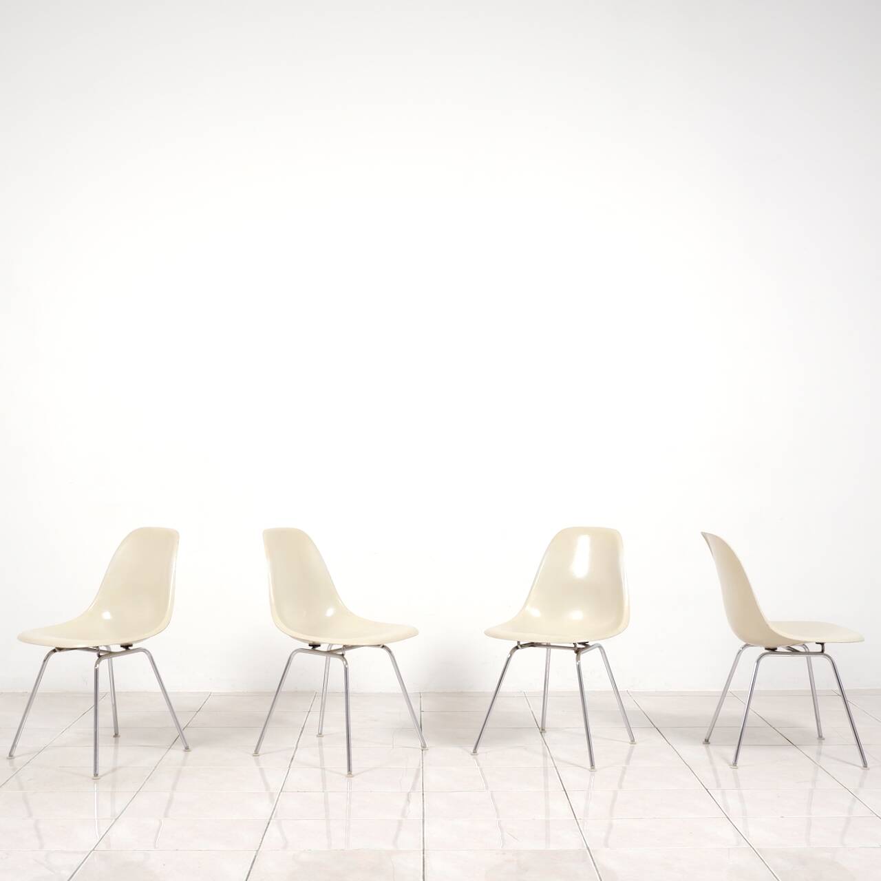 Ensemble de 4 chaises Eames en fibre de verre avec base en H pour Fehlbaum par Herman Miller