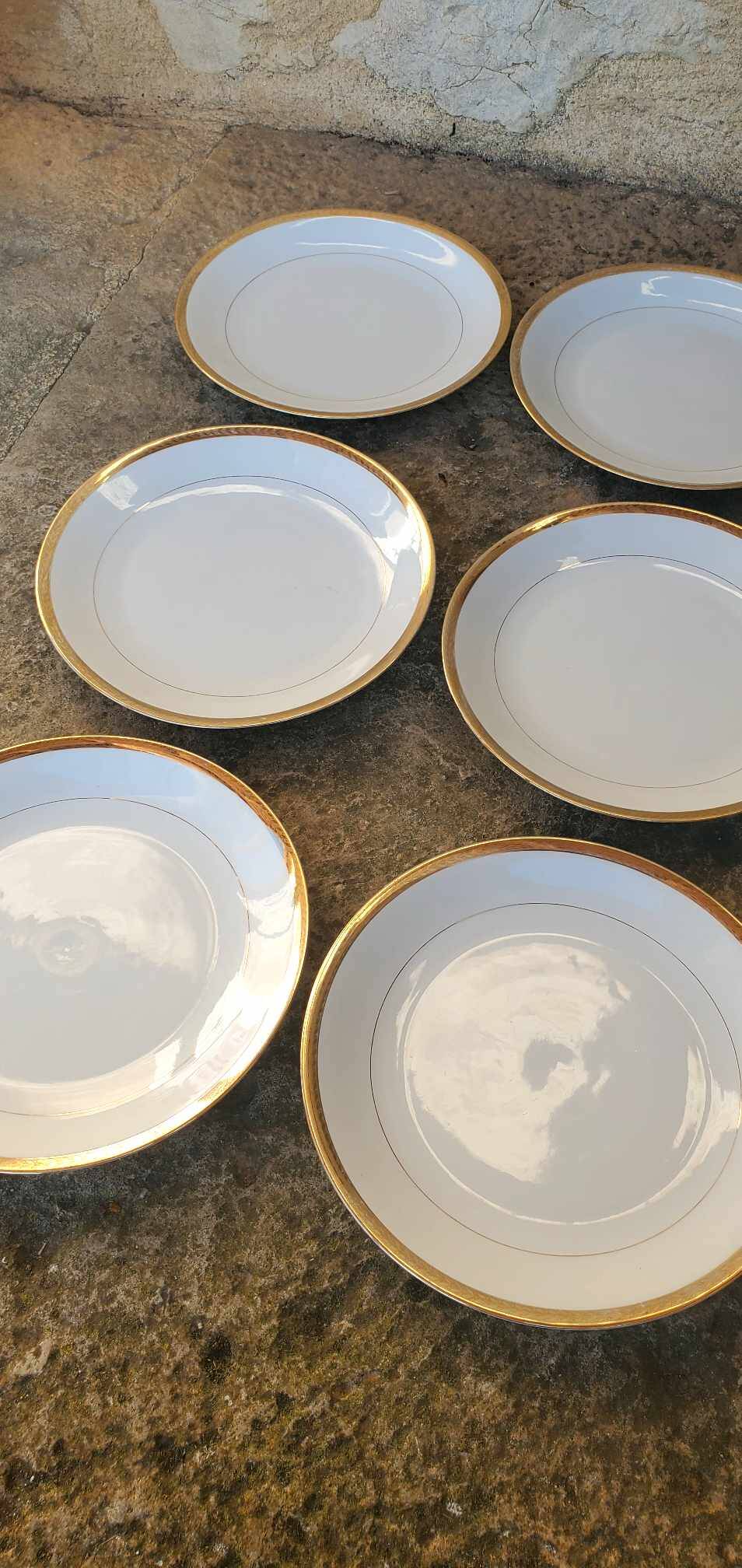 Set of 6 flat plates in Foëcy porcelain with golden epi border