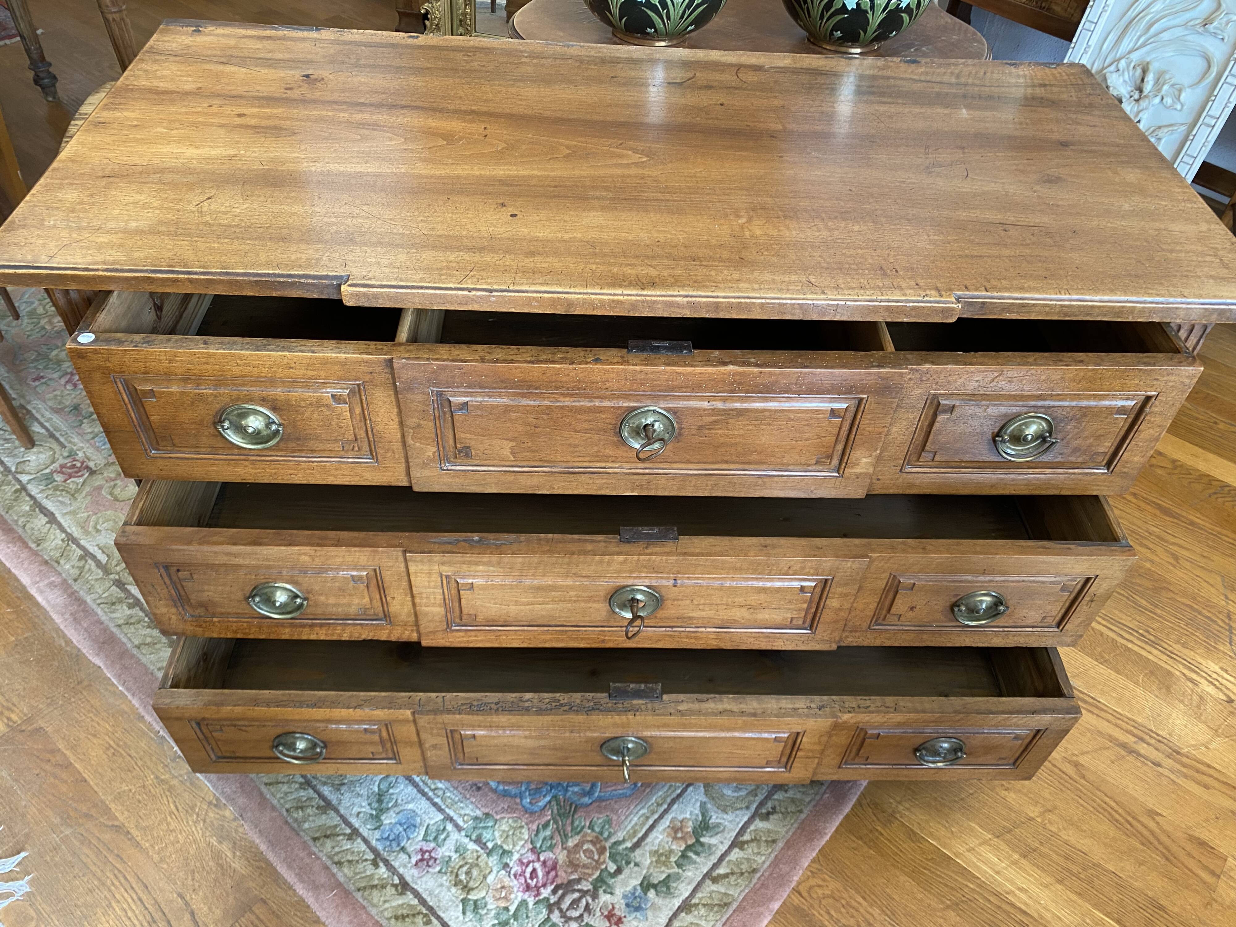 Louis XVI walnut chest of drawers, 3 drawers.
