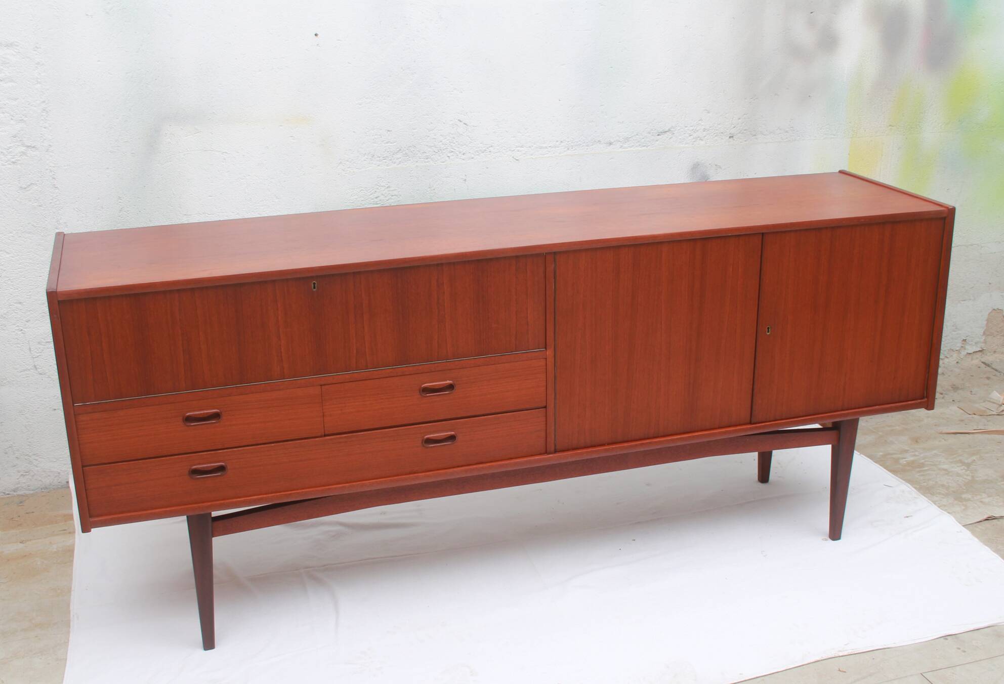1960s sidebaord in teak