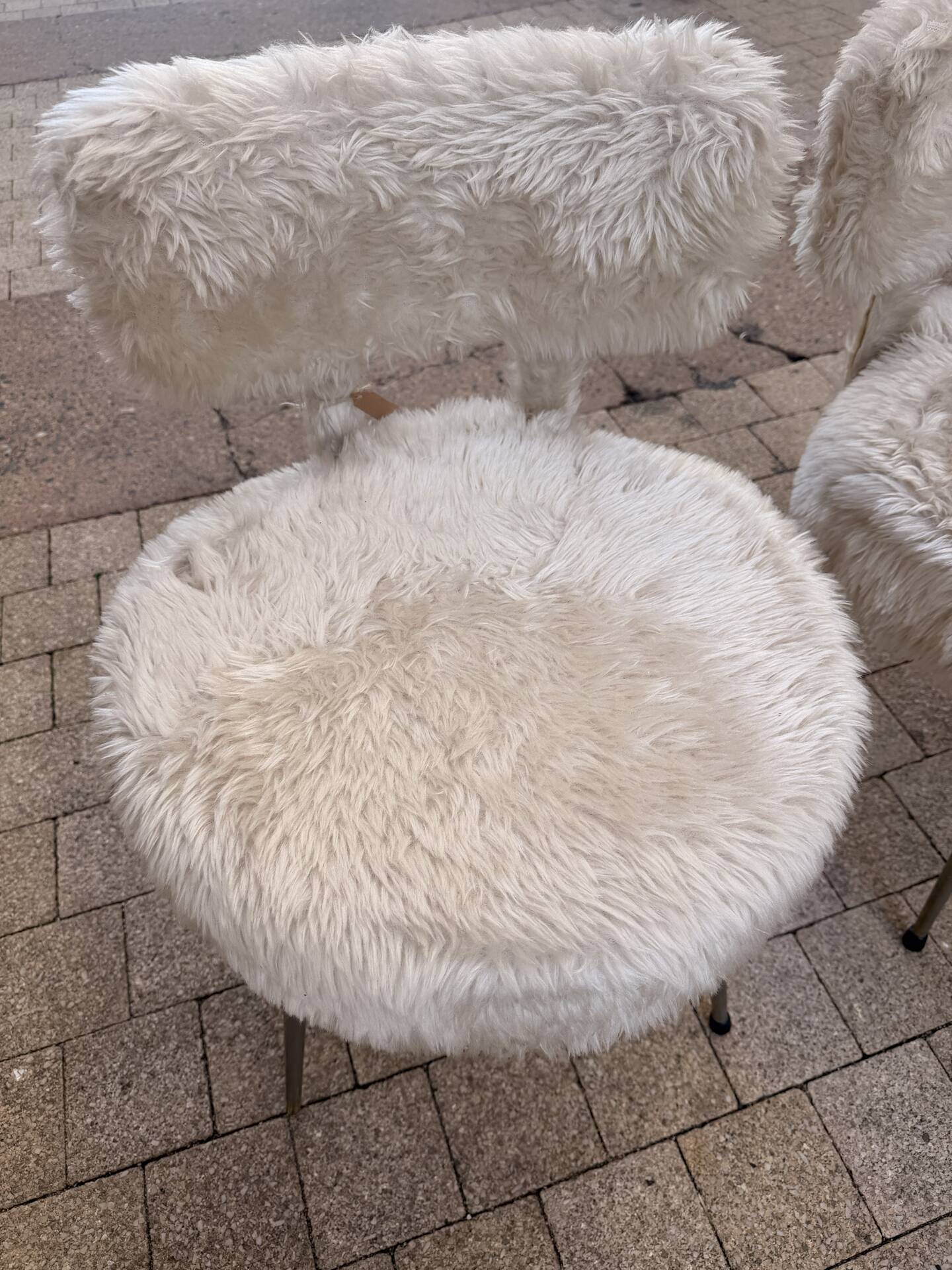 Paire de fauteuil 70’s fourrure