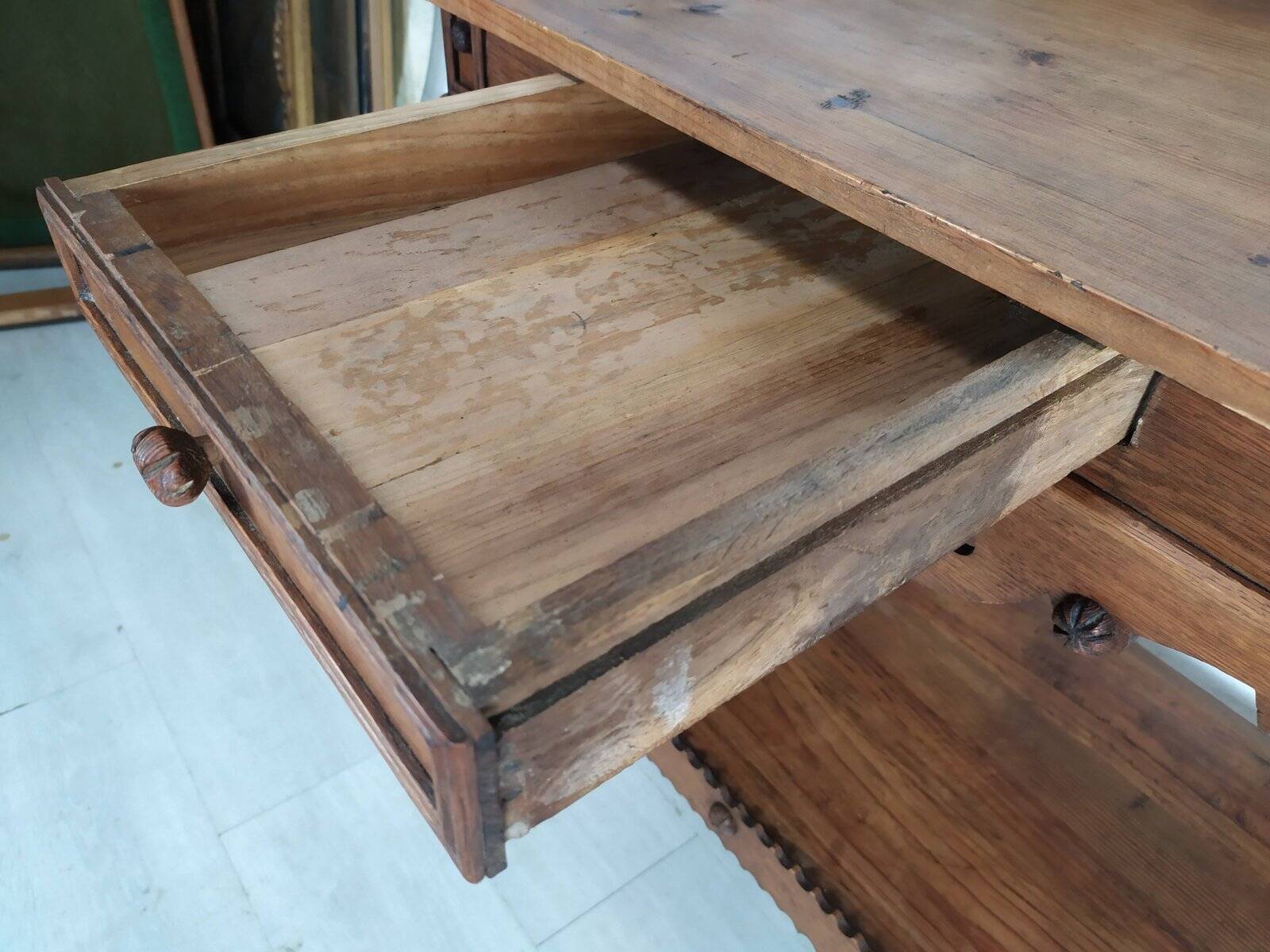 Rustic hairdresser popular art