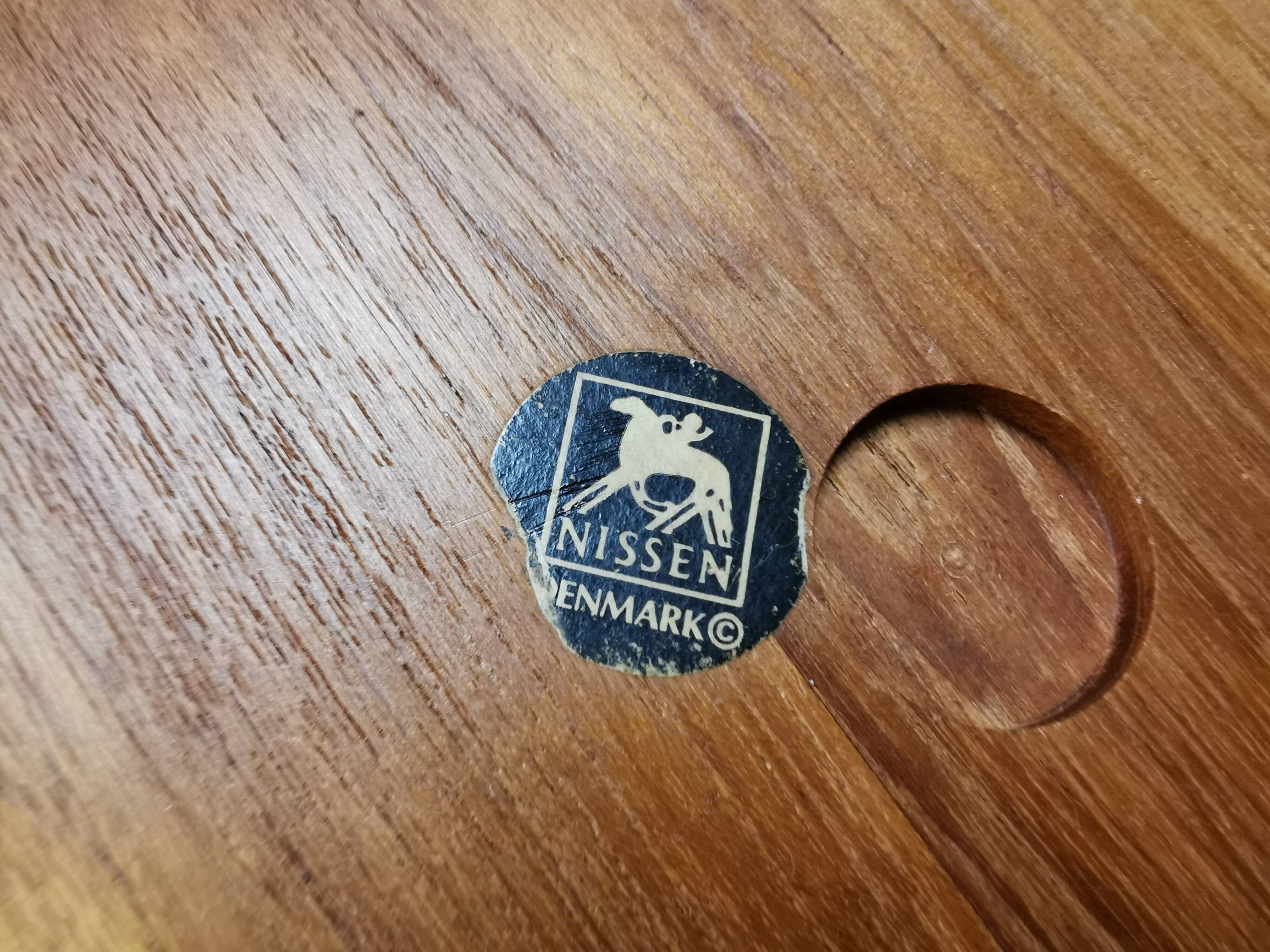 Beautiful large teak bowl from the 1970s by Nissen Denmark