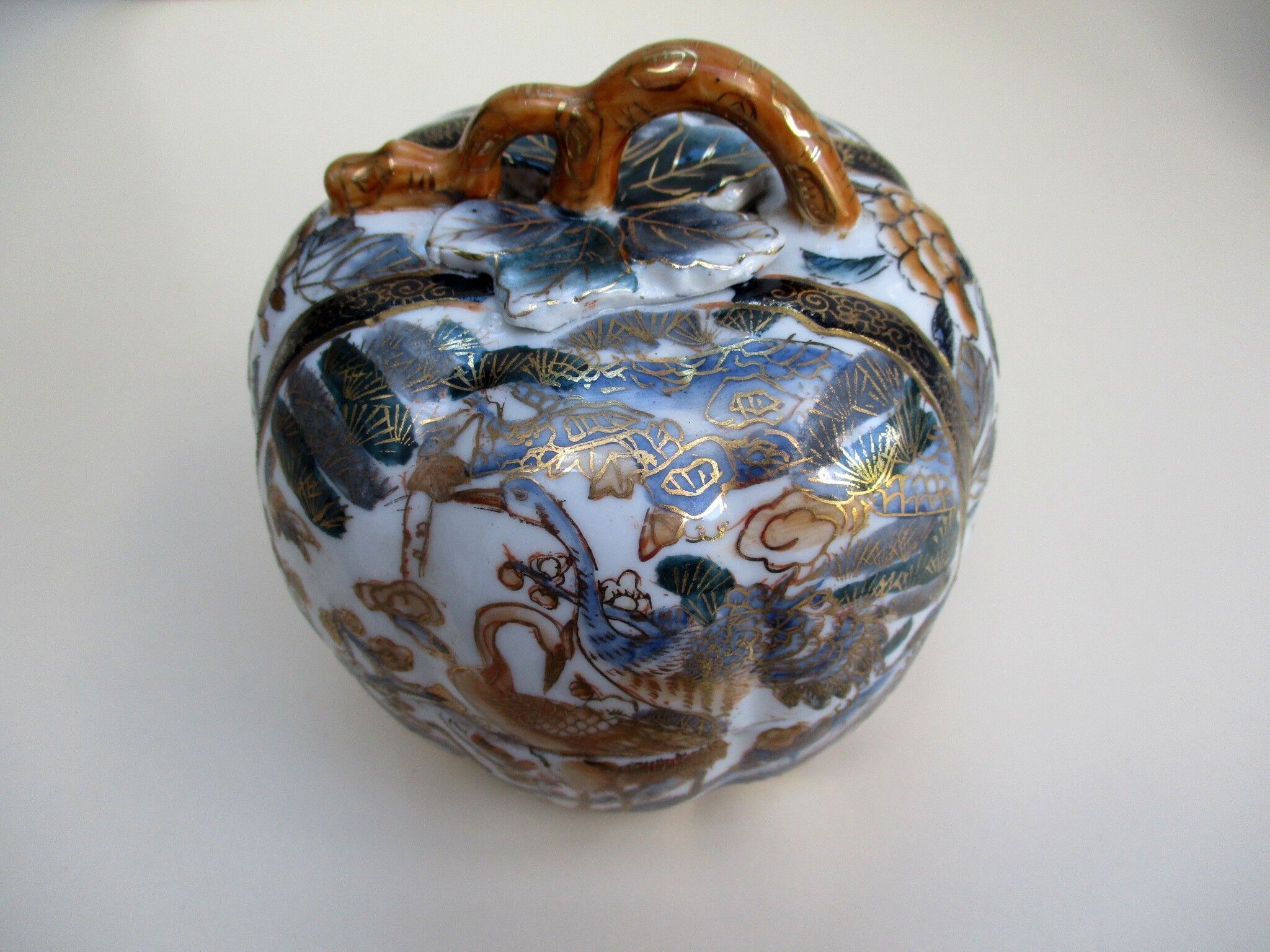 Chinese porcelain covered pot