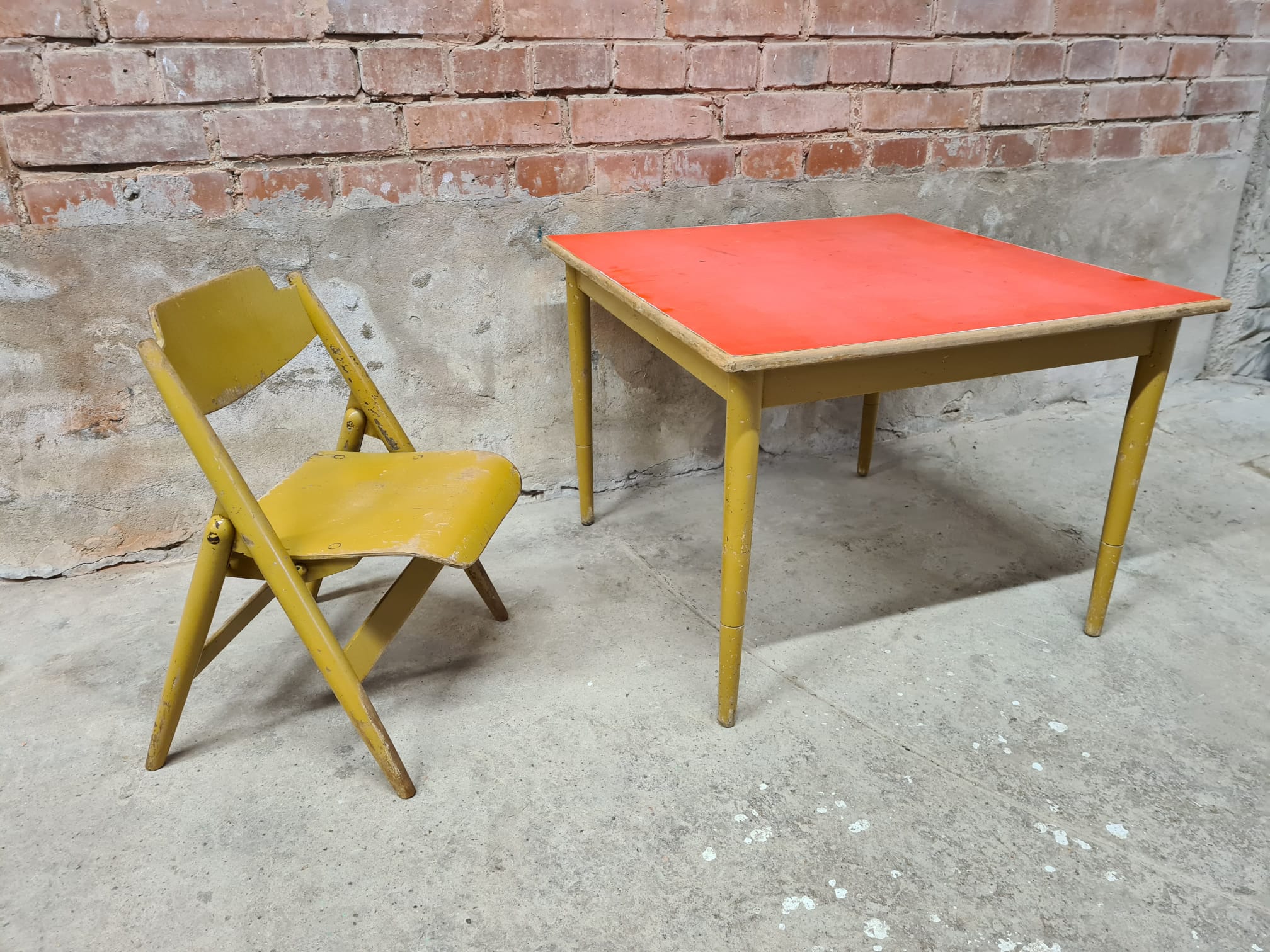 Lot table et chaise Egon Se 18 enfant