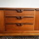 Buffet moderne du milieu du siècle – Meubles Stonehill