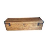 Ancien long coffre avec ferrure