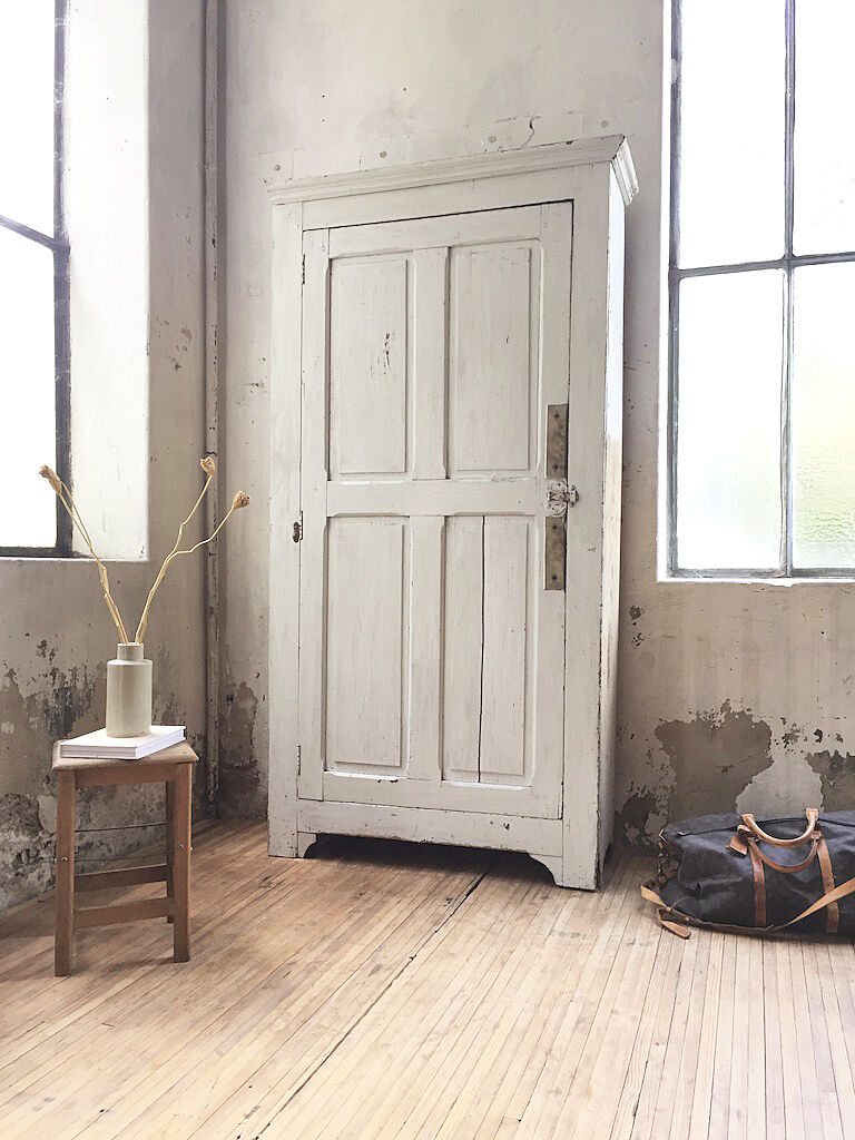 Parisian workshop Cabinet