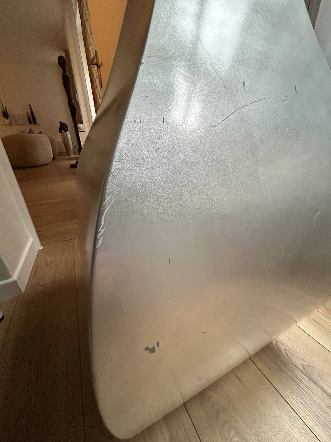 Monumental sculptural vase in aluminium – Italian design – De Castelli