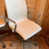 Oxford armchair Arne Jacobsen Fritz Hansen white leather swivel