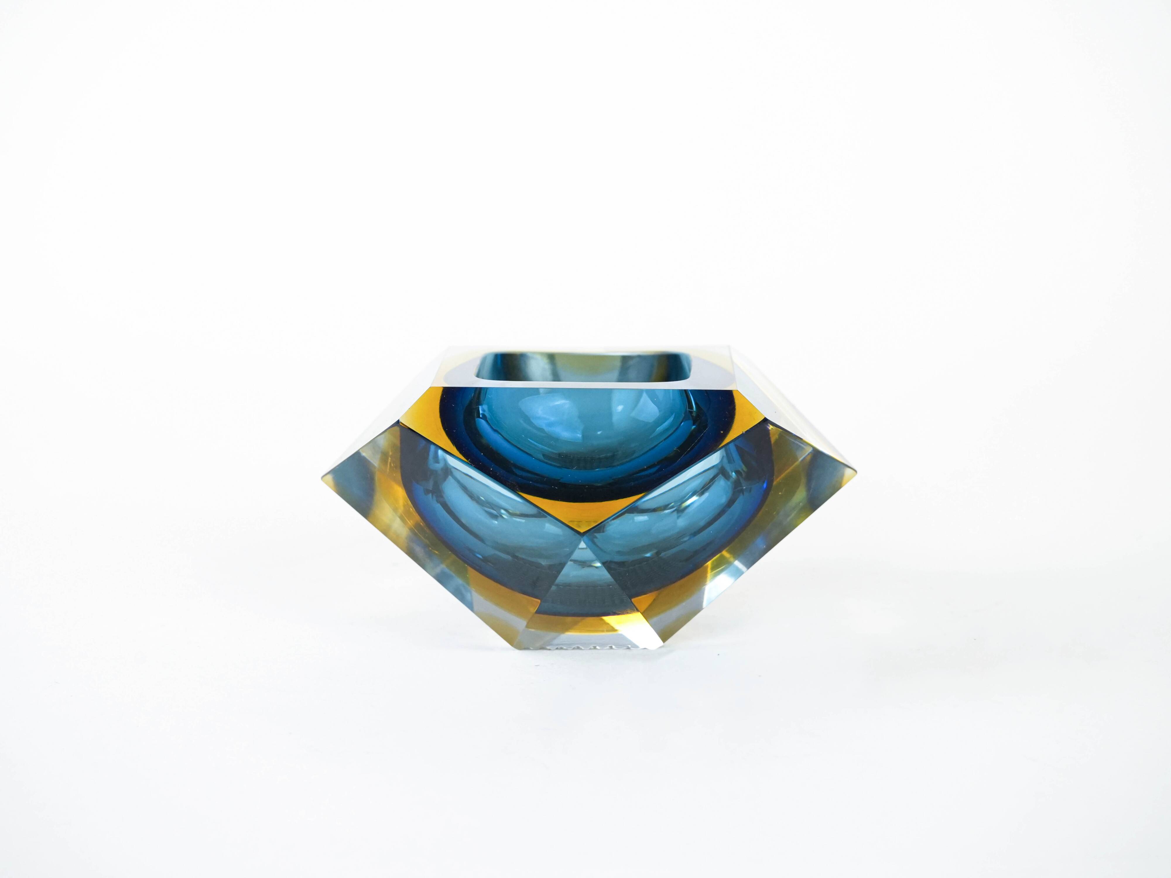 Bowl, Murano glass, Italian design, 1960s, made in Italy