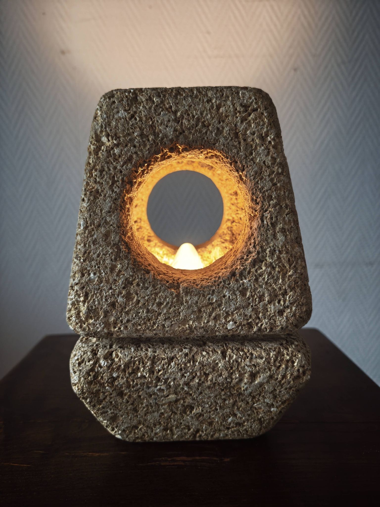Sculptural lamp in stone 1960-70