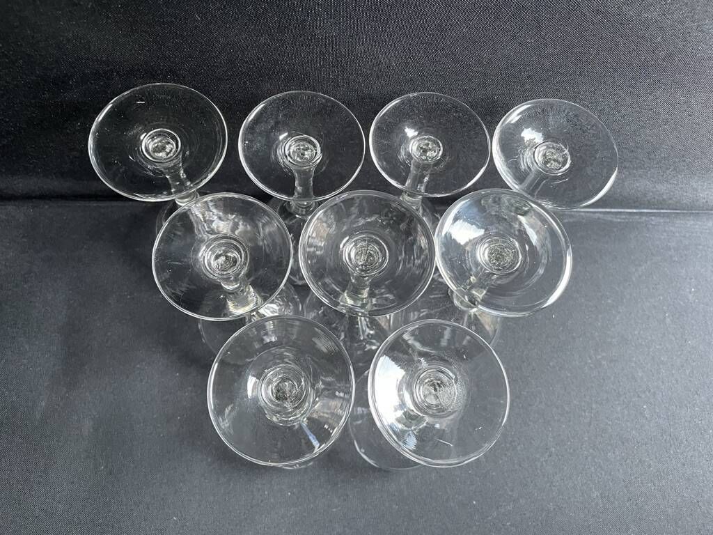 9 Blown glass wine glasses with cut bee decoration – Verrerie Thouvenin Vierzon