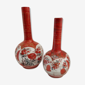 Vases bouteilles en porcelaine de kutami. Japon fin XIXème.