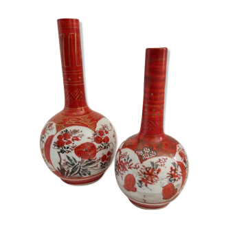 Vases bouteilles en porcelaine de kutami. Japon fin XIXème.