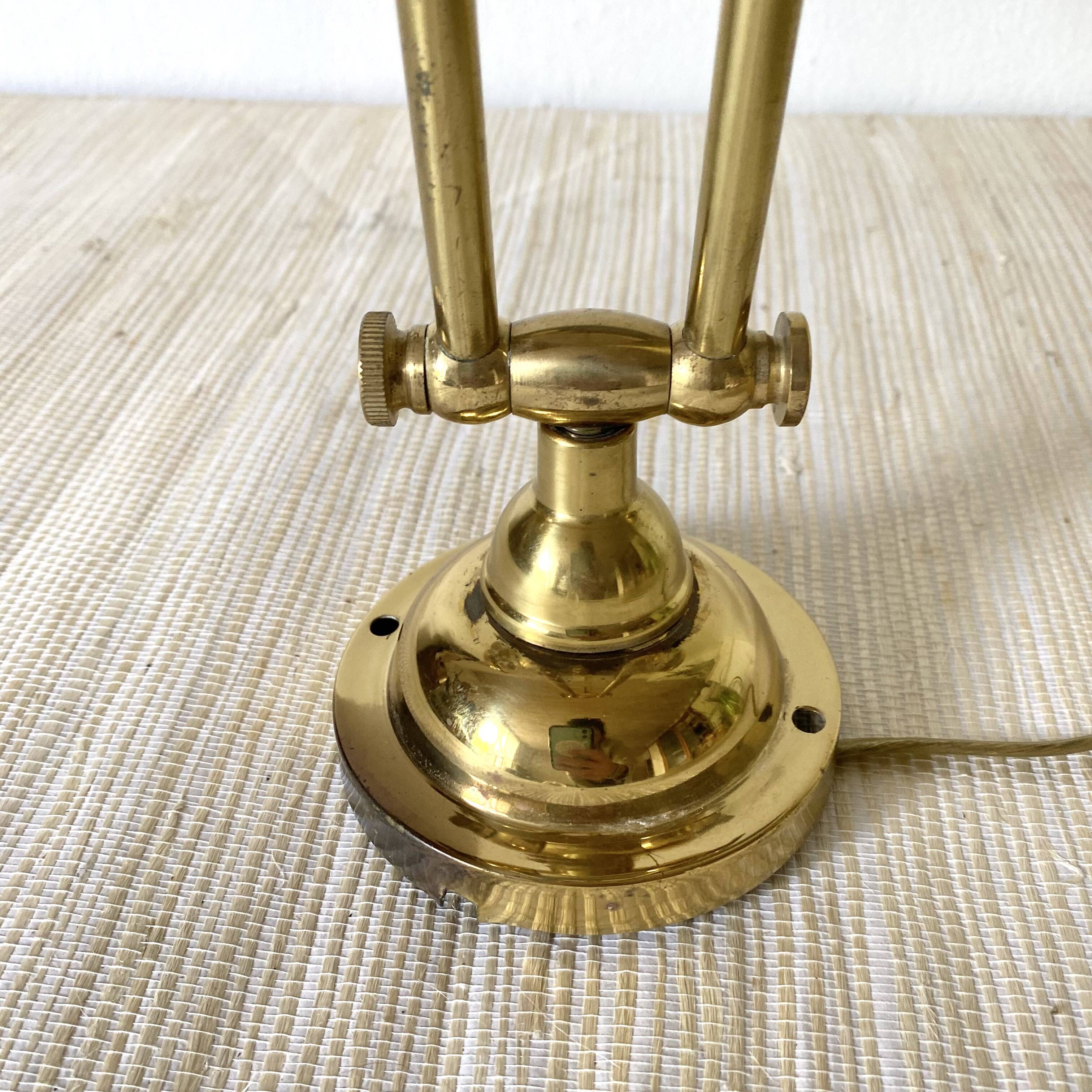 Wall light for brass picture lighting