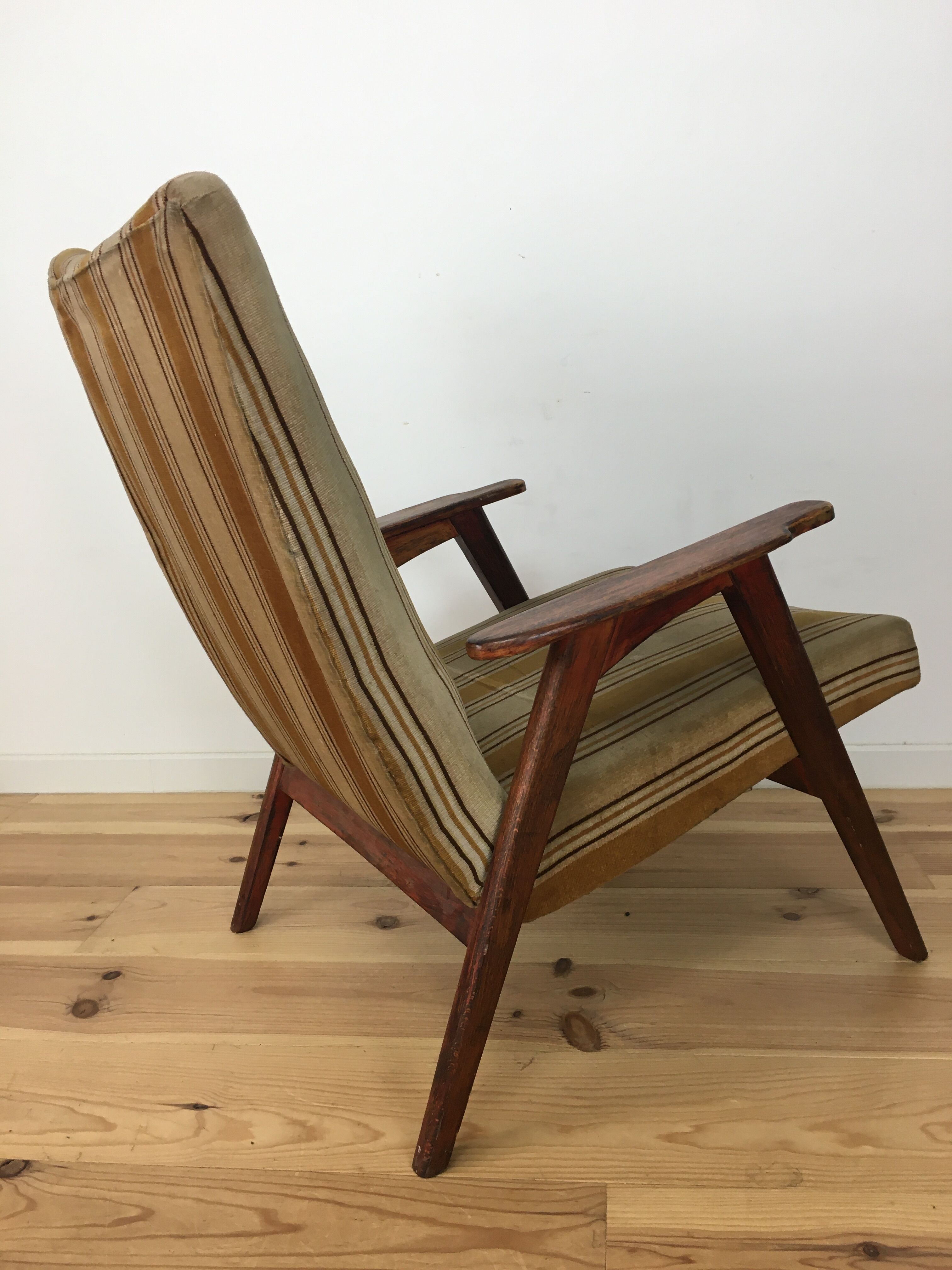 Fauteuil scandinave pieds compas en bois