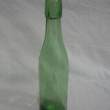 Série de 6 bouteilles à soda anciennes en verre