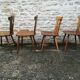 Chaises de bistrot dépareillées