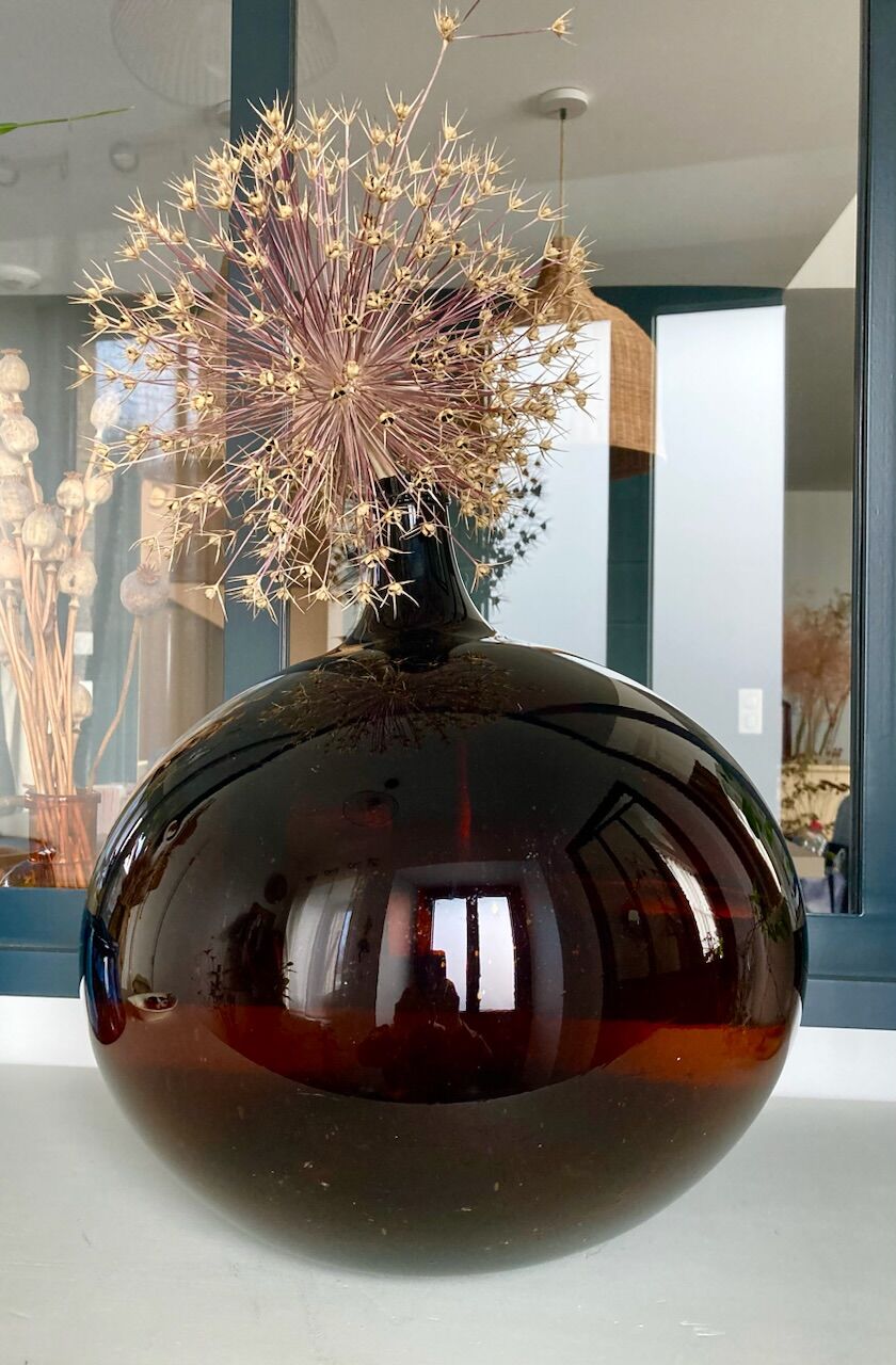 Lady Jeanne Amber Old