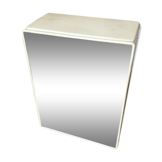 Pharmacy cabinet