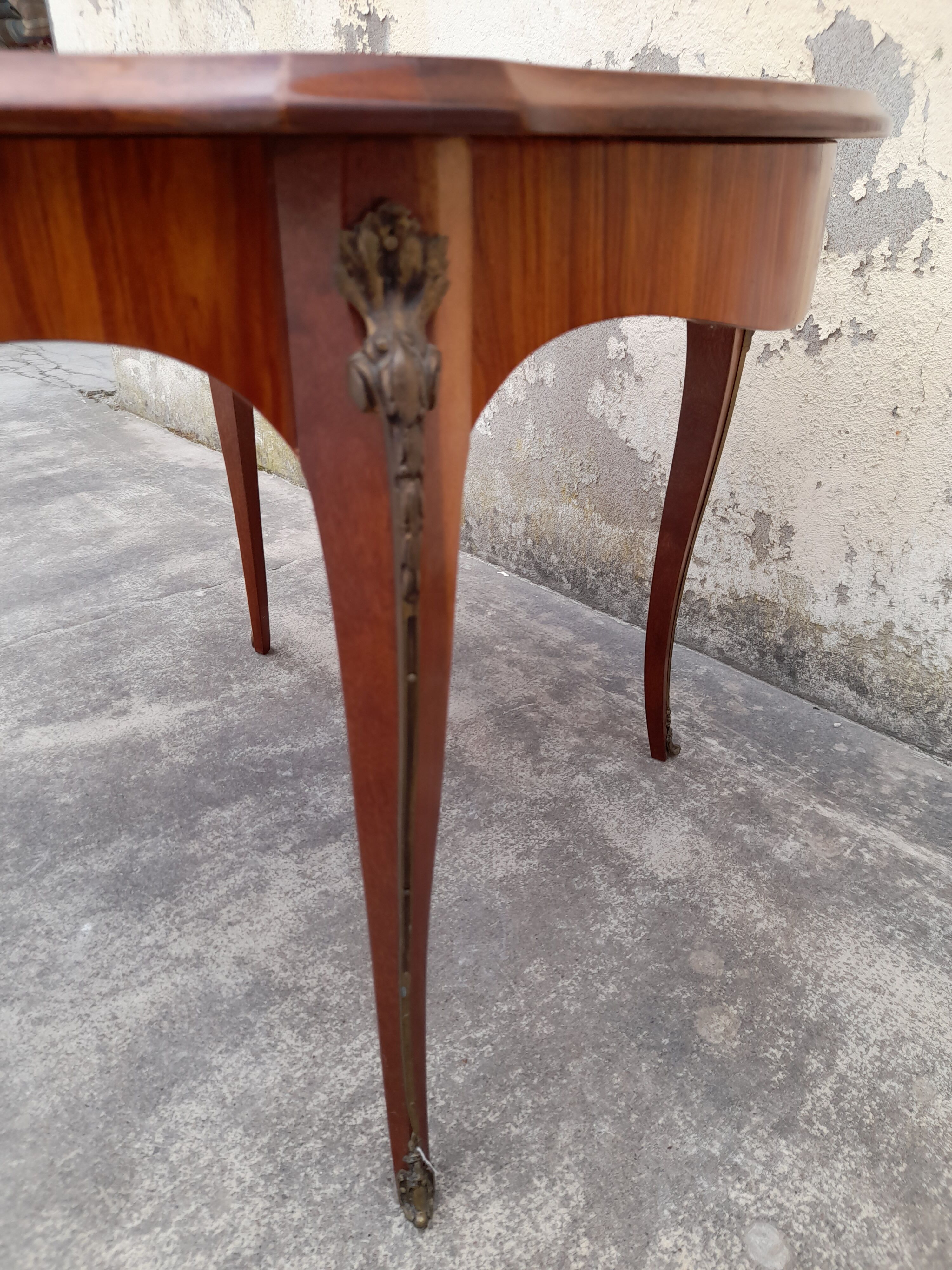 Table basse style Louis XV en bois de rose