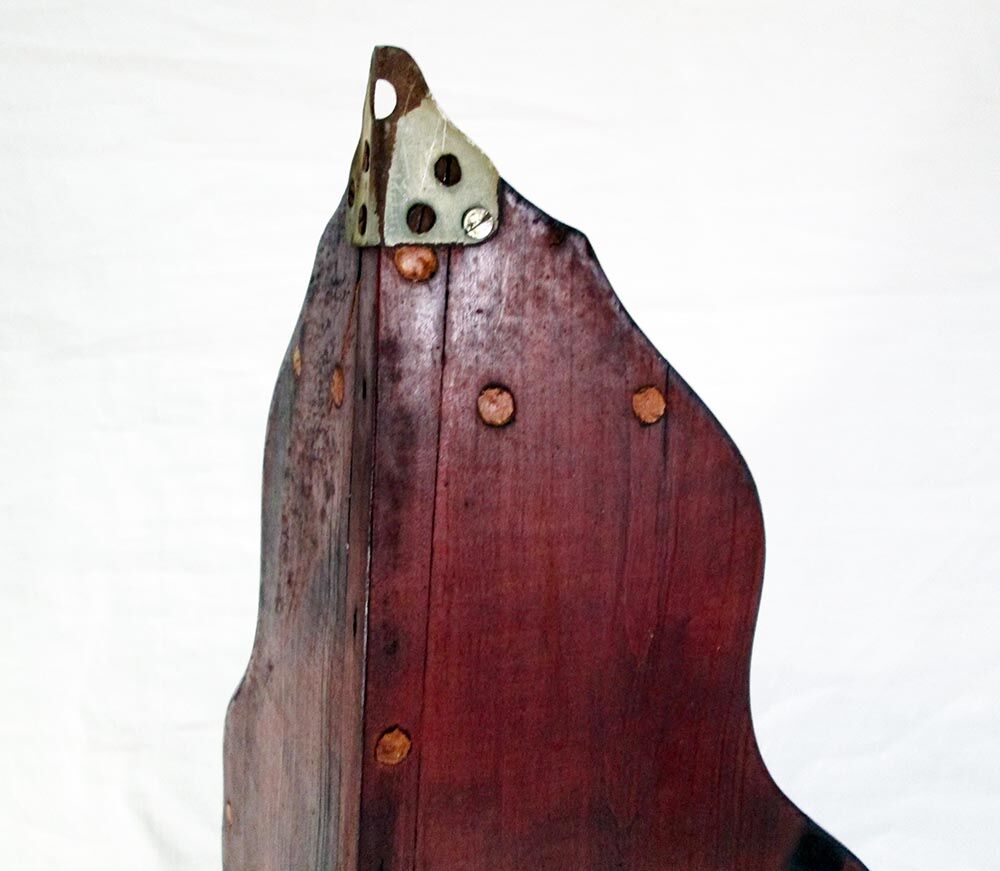 Solid wood corner shelf