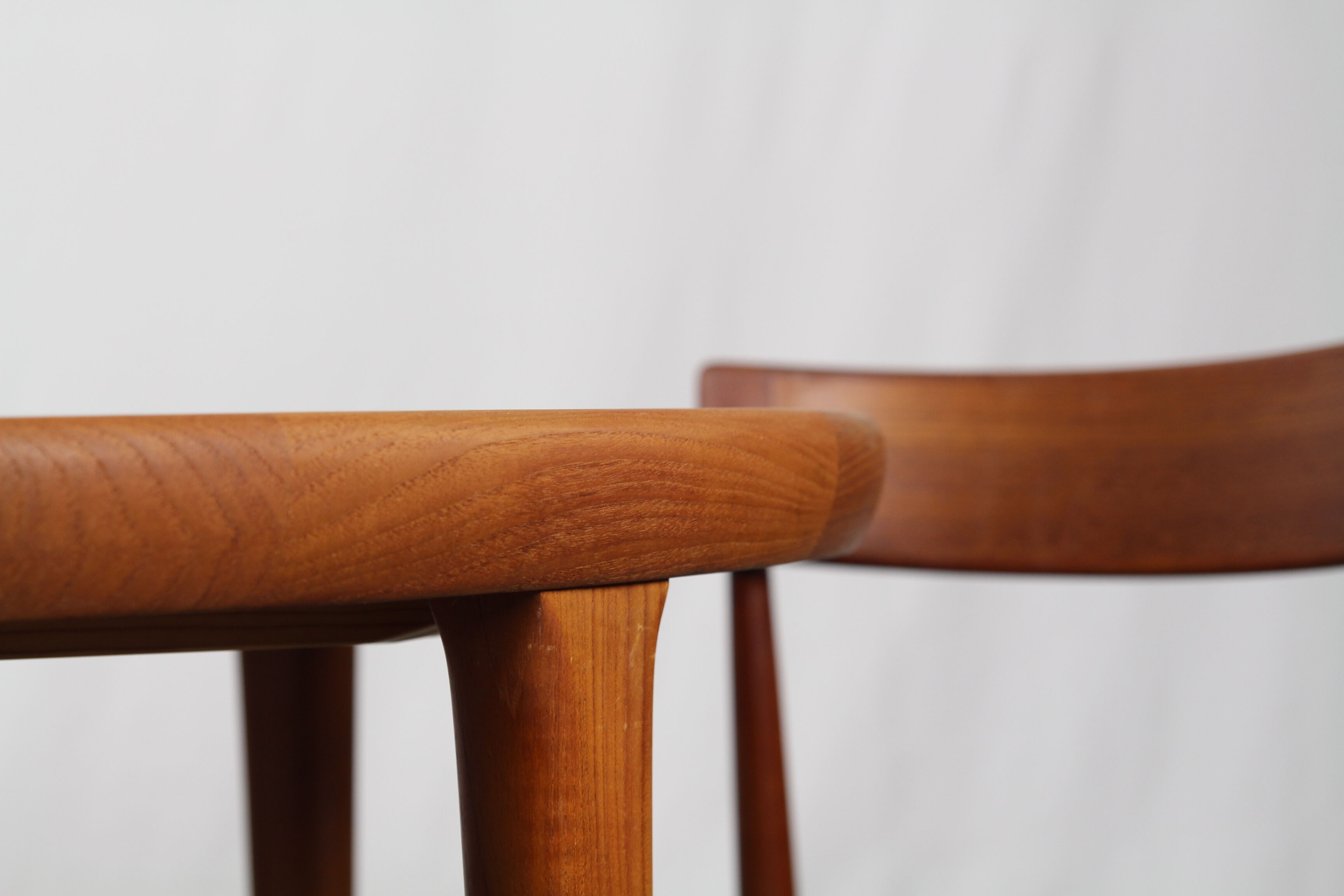 Table round Scandinavian teak