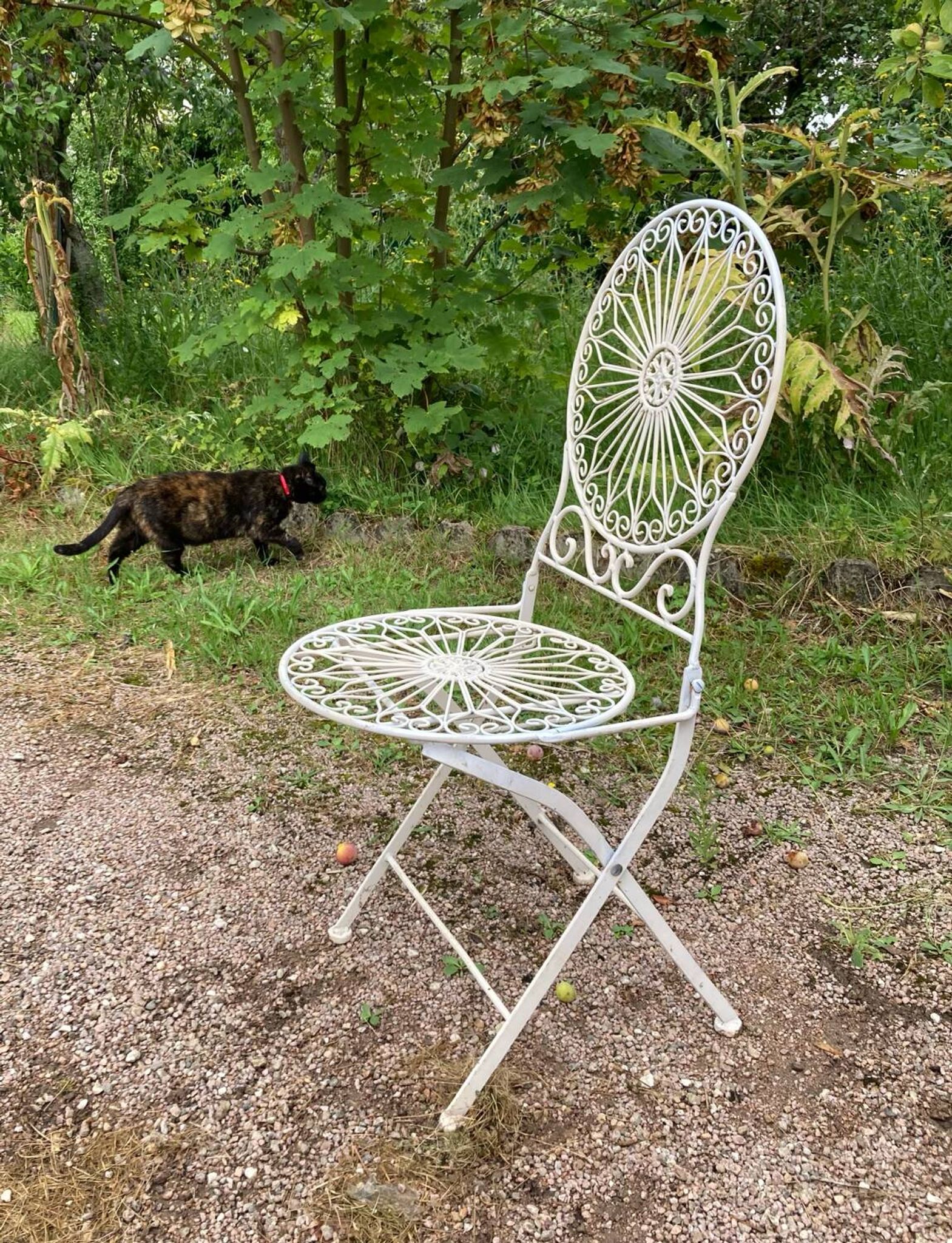 Foldable medallion garden chair from the 20th century in wrought iron with Heart motifs