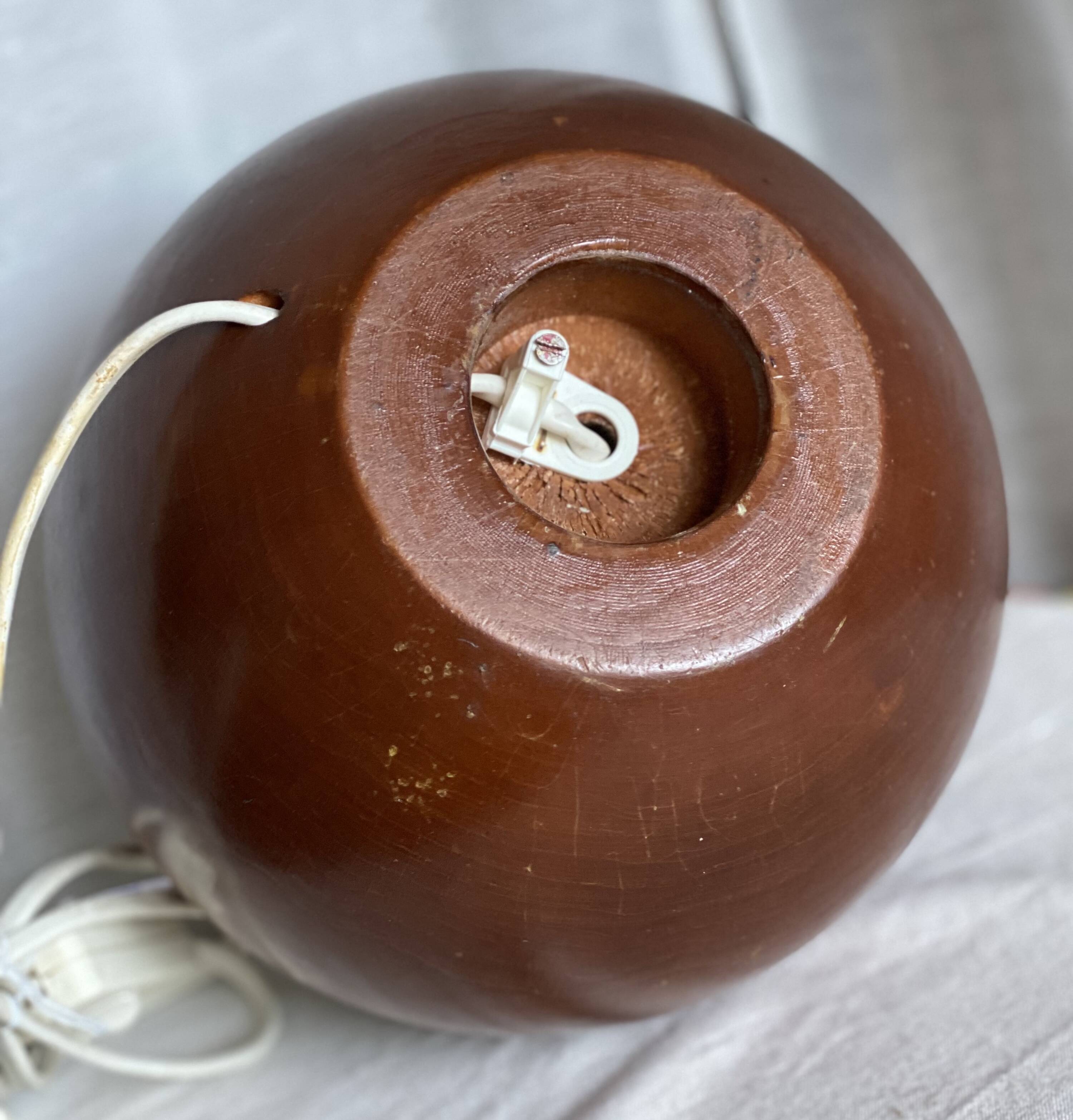 Lampe boule bois tourné vintage 1970