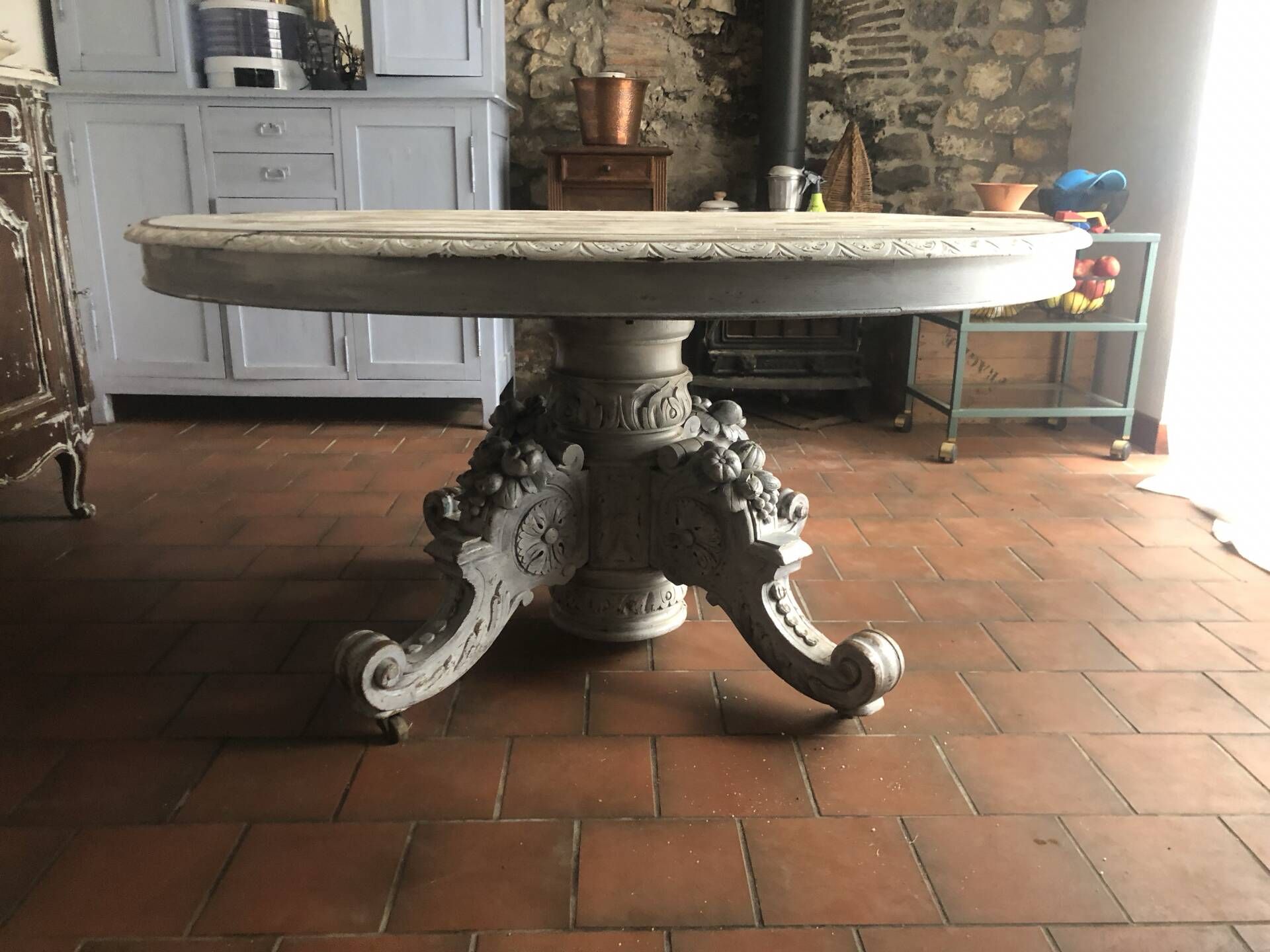 Table and its 4 chairs