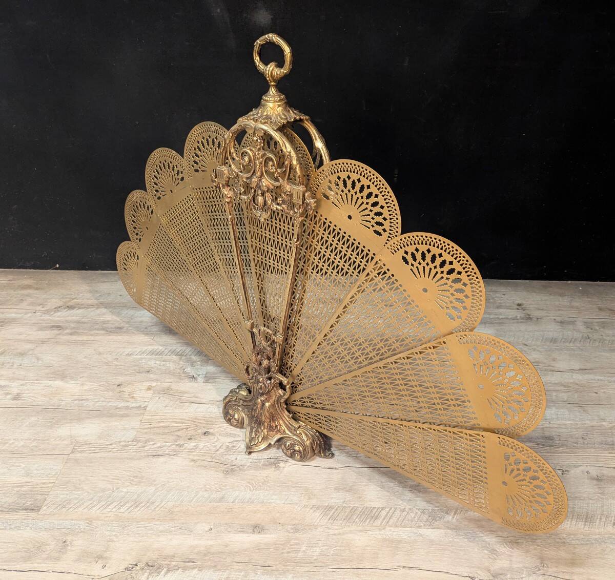 Large Napoleon III fireplace screen in gilded bronze with 9 leaves, shape