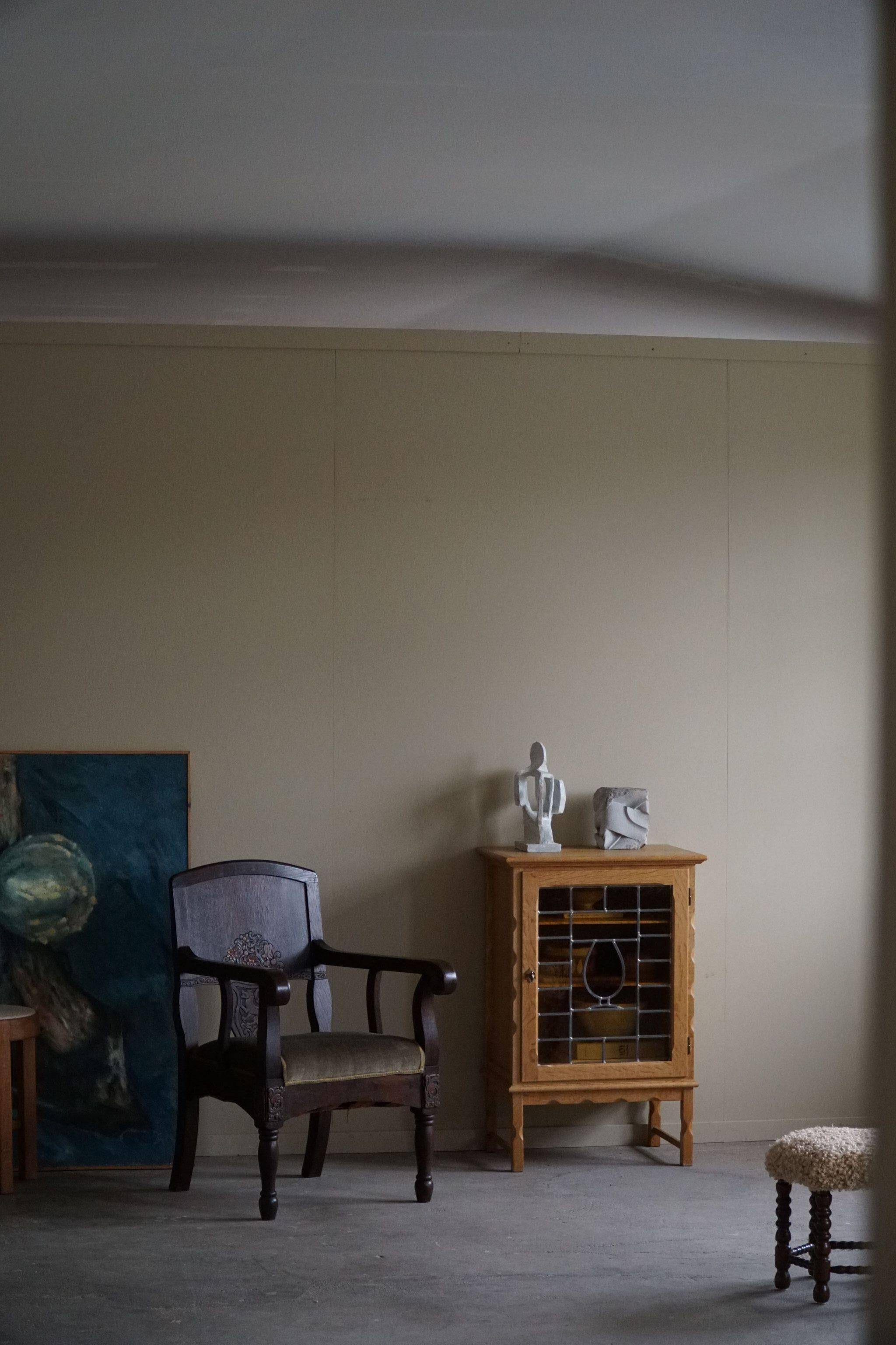 Scandinavian wardrobe in natural oak with a glass front.