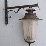 Lampe applique de cour ancienne, industrielle fer et globe verre