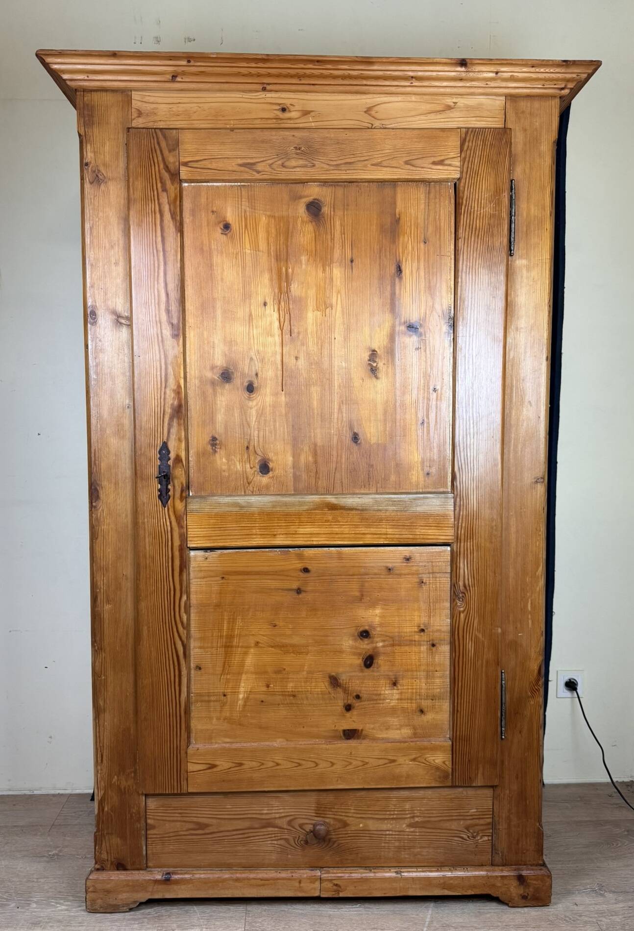 Very pretty Savoyard fir bonnet maker