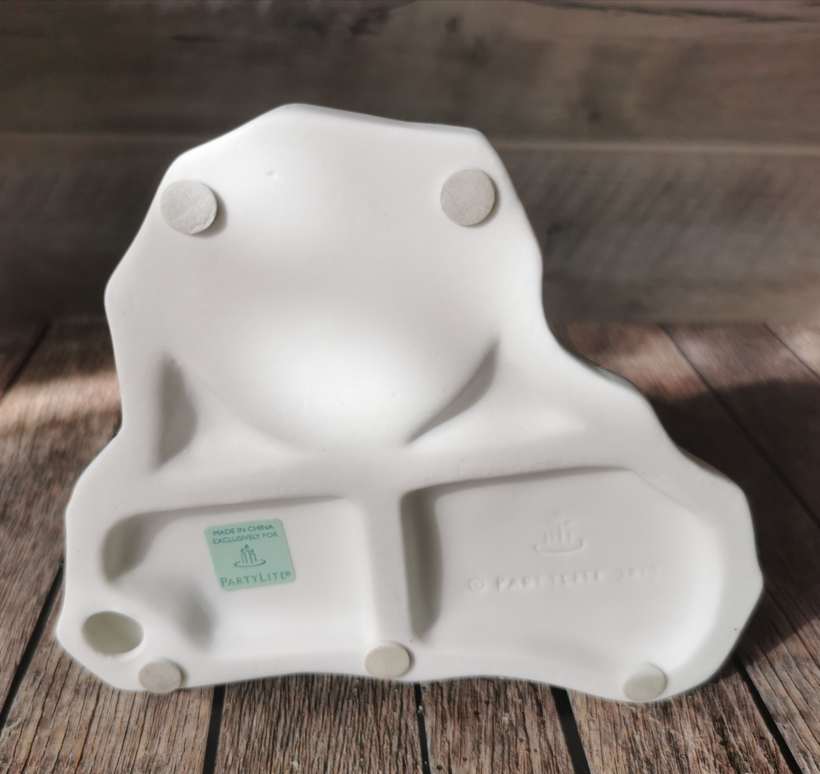 Polar bear candle holder