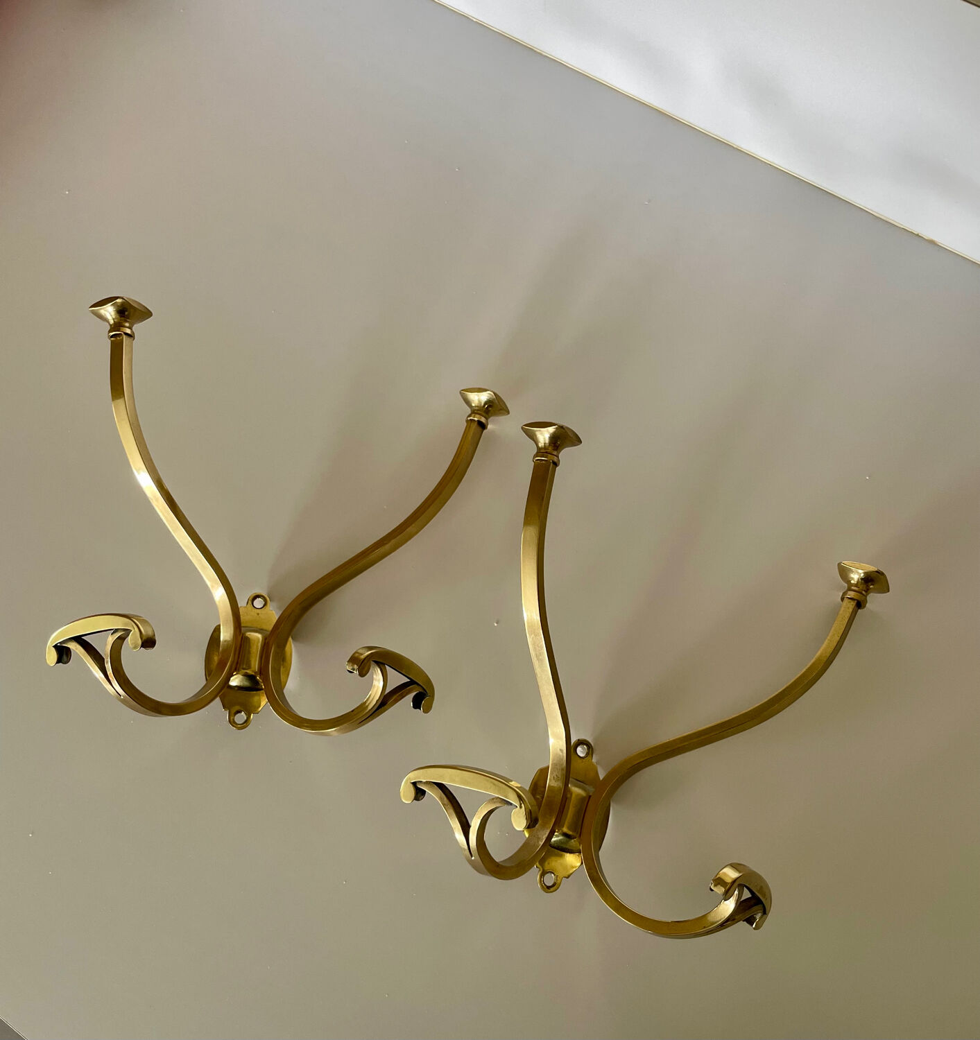 2 coat hooks with 4 branches in gilded brass