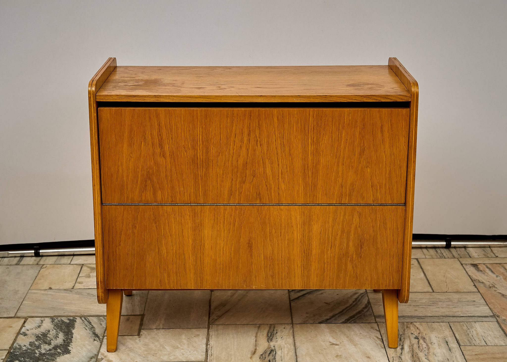 Armoire à literie vintage des années 1960, Tchécoslovaquie