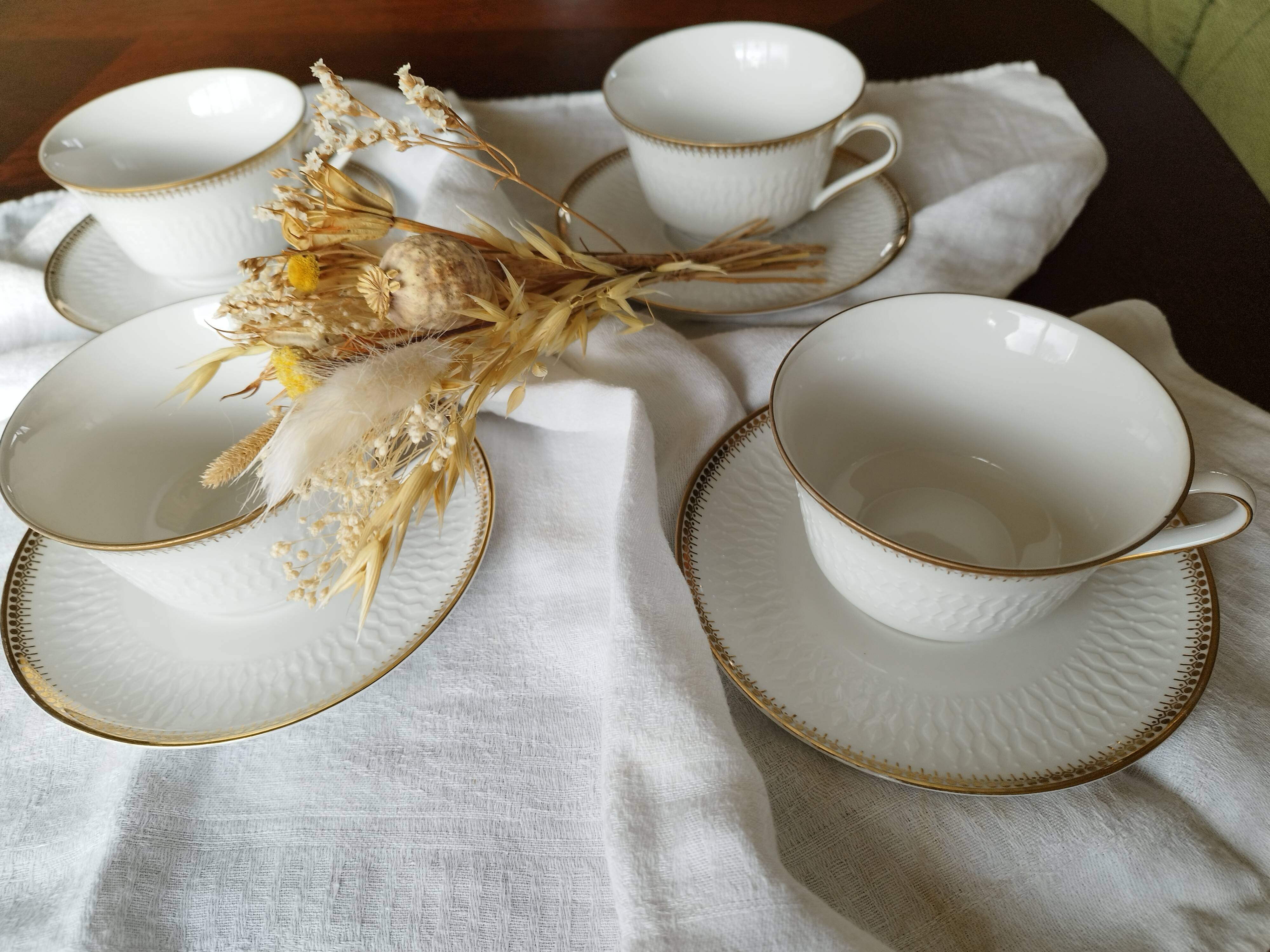 Set de 4 tasses à thé en porcelaine blanche