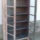 Armoire vitrée en bois ancien blanchi