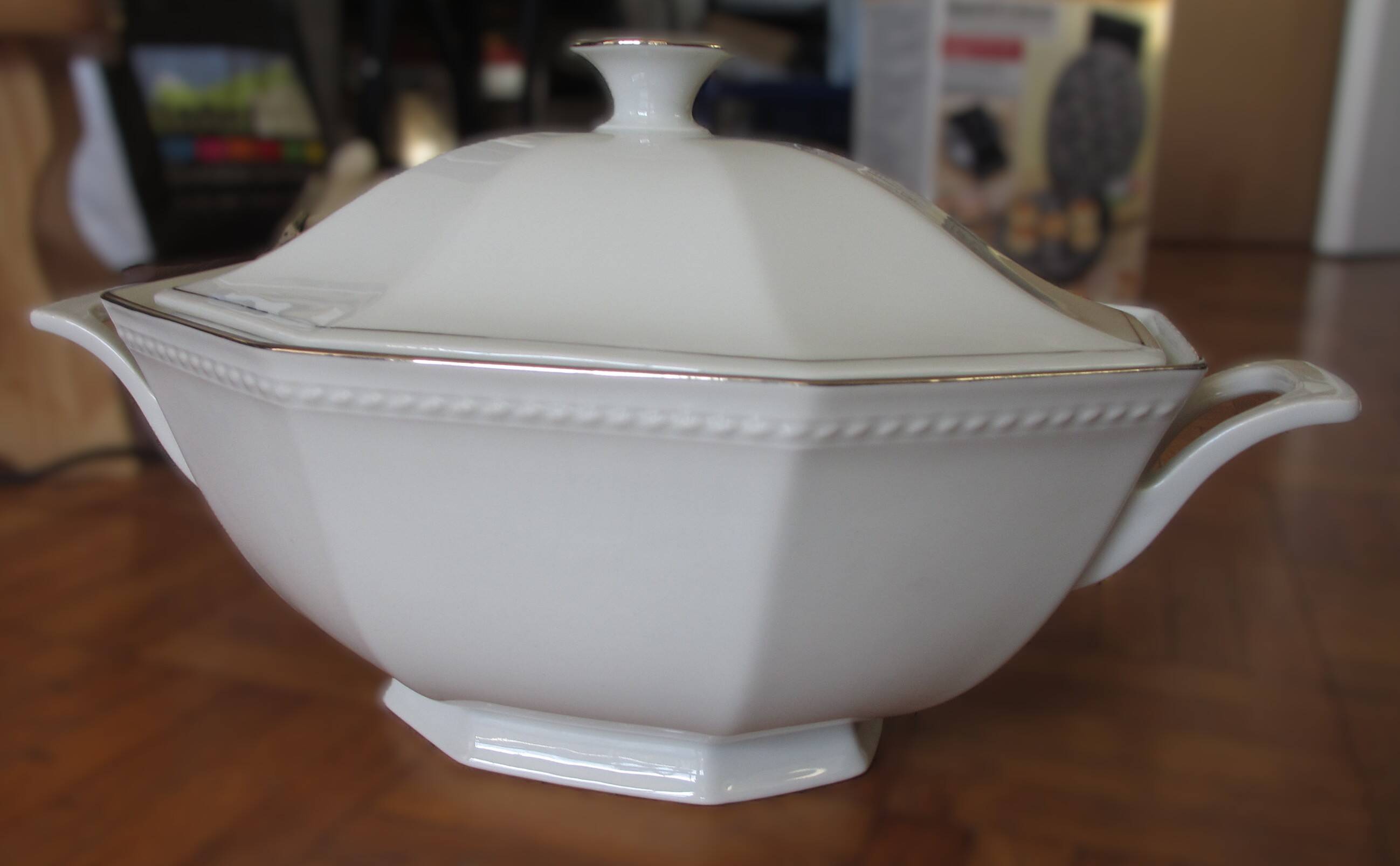 Schirnding Bavaria porcelain soup tureen