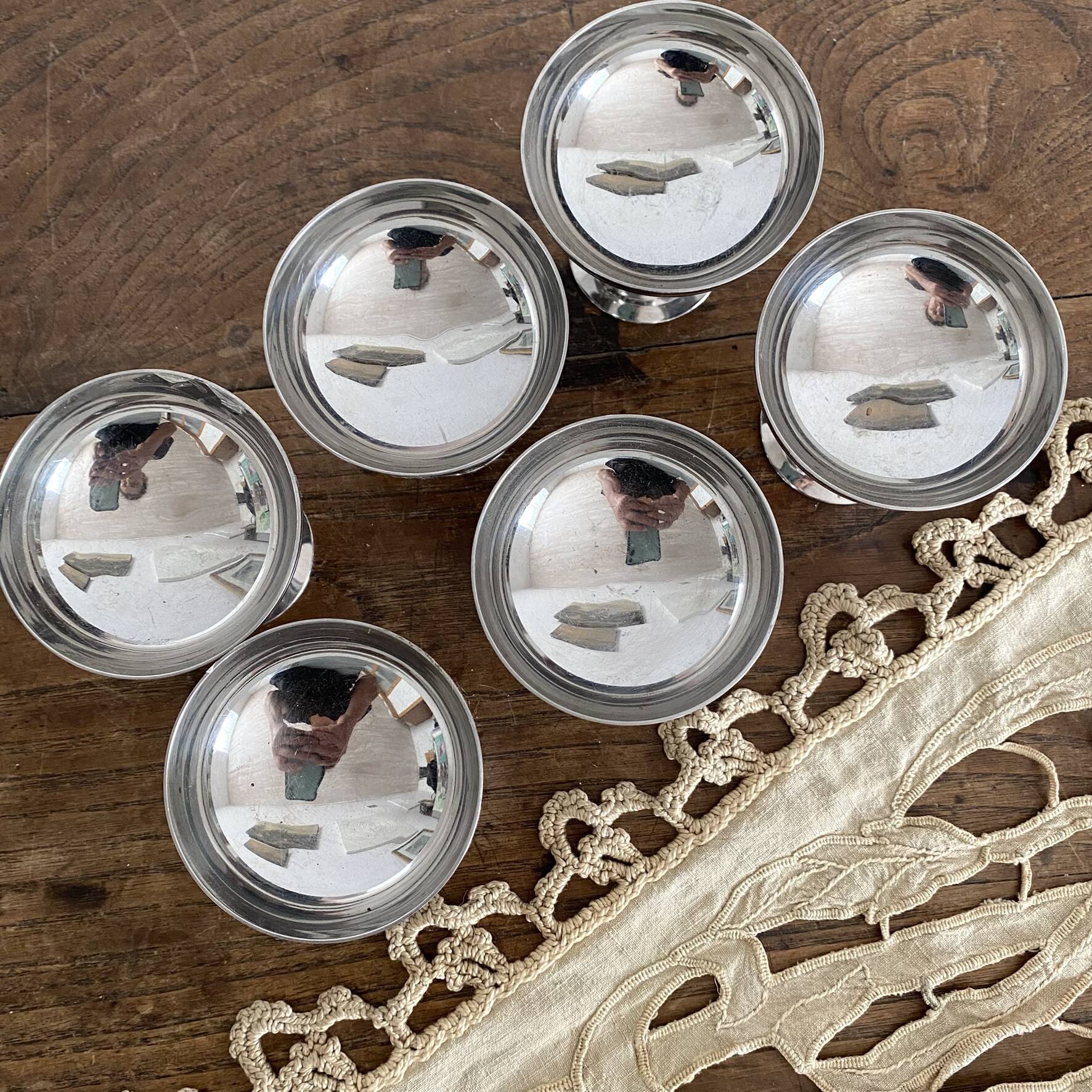 Stainless steel pedestal bowls