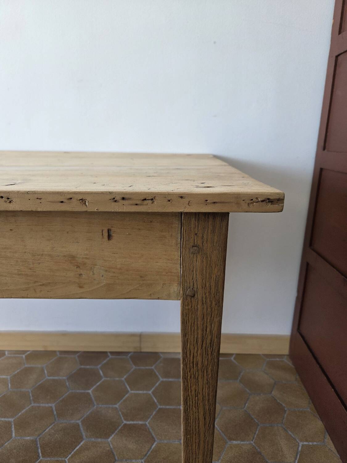 Old farmhouse table for 4/6 people.