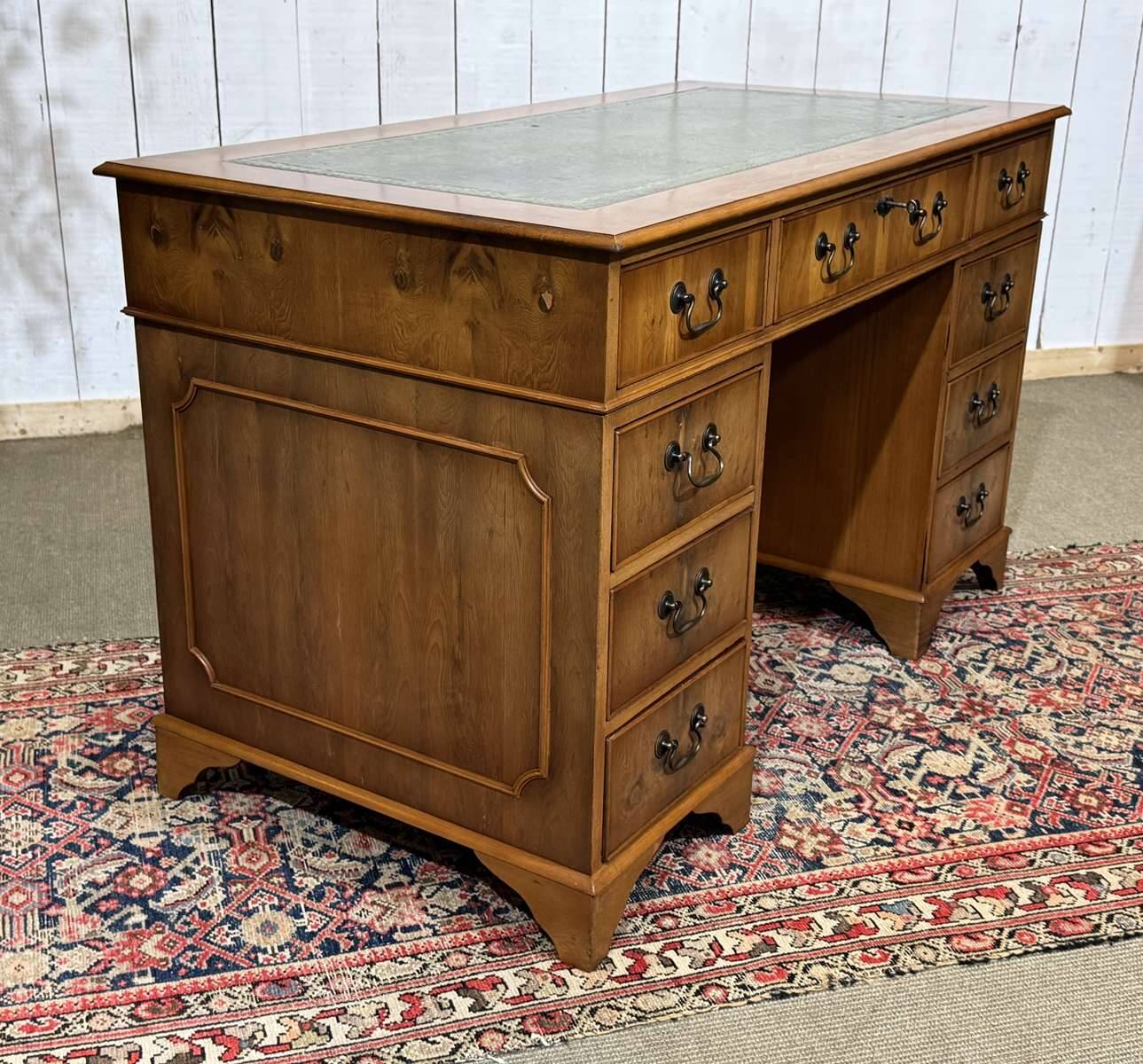 English flat desk with drawers from the 1970s in fir and leather top.