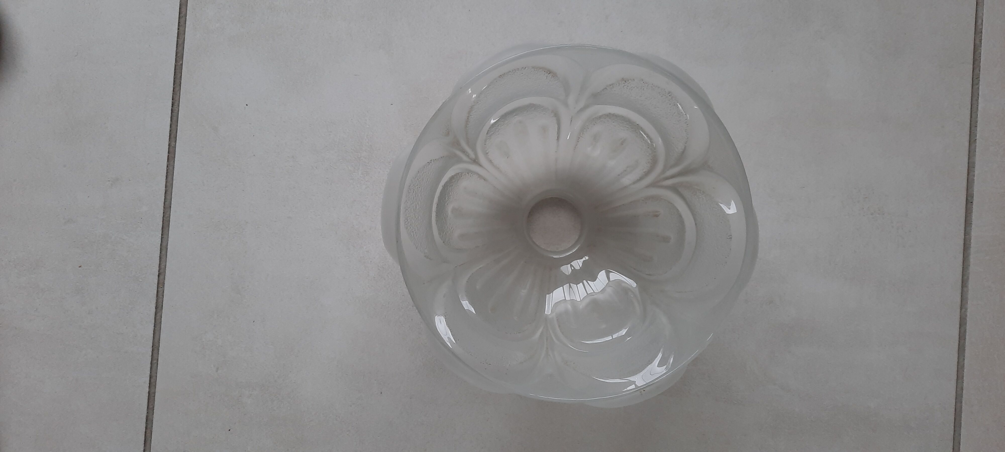 Moulded glass suspension
