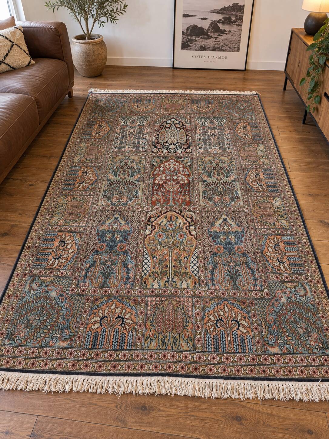 Handmade Indian Kashmiri silk rug 196x122cm