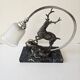 Lampe veilleuse de style Art Déco représentant un cerf sur un socle en marbre