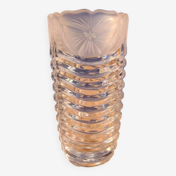 Vase ancien en cristal, motif floral