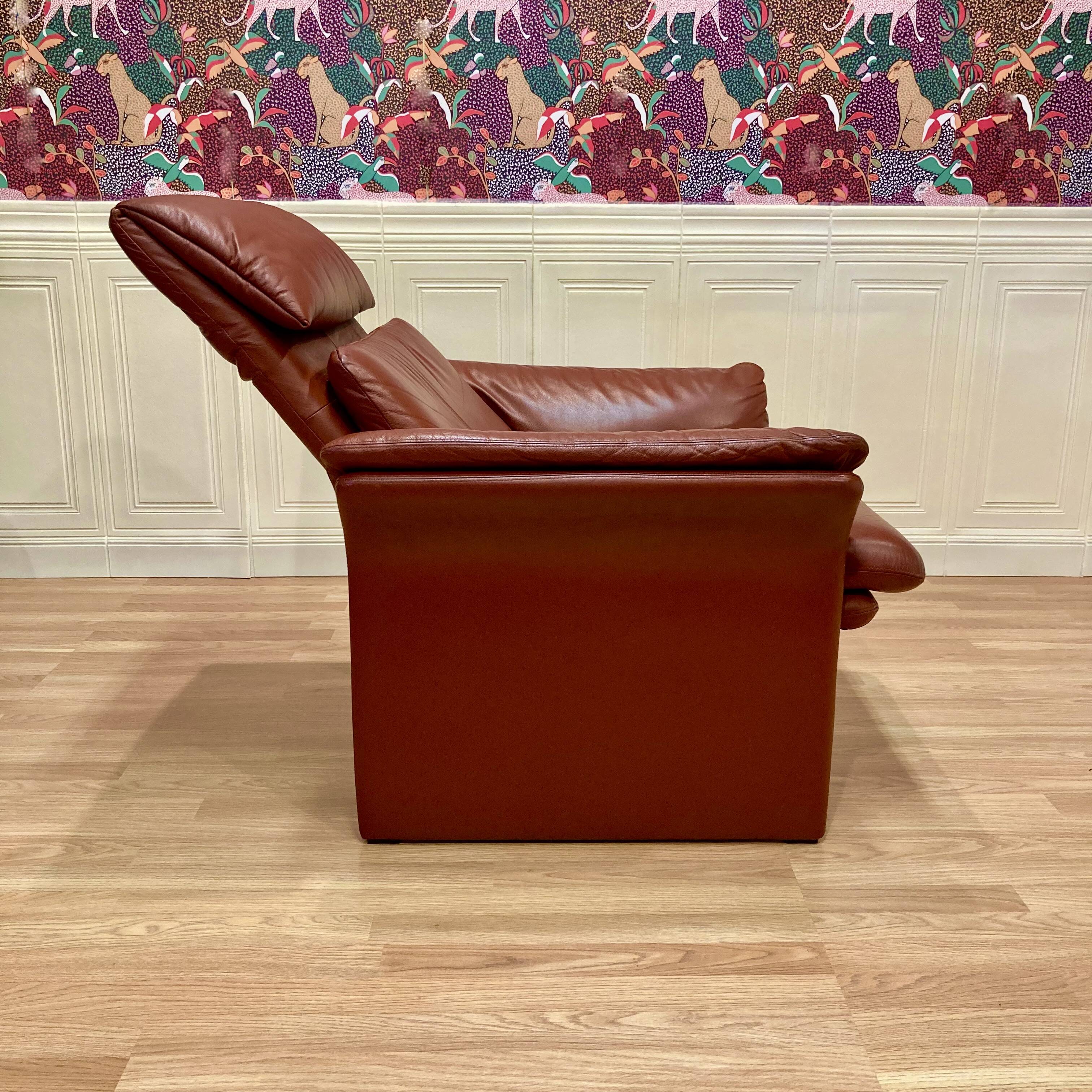 ADJUSTABLE LEATHER DESIGN ARMCHAIR "ERPO".