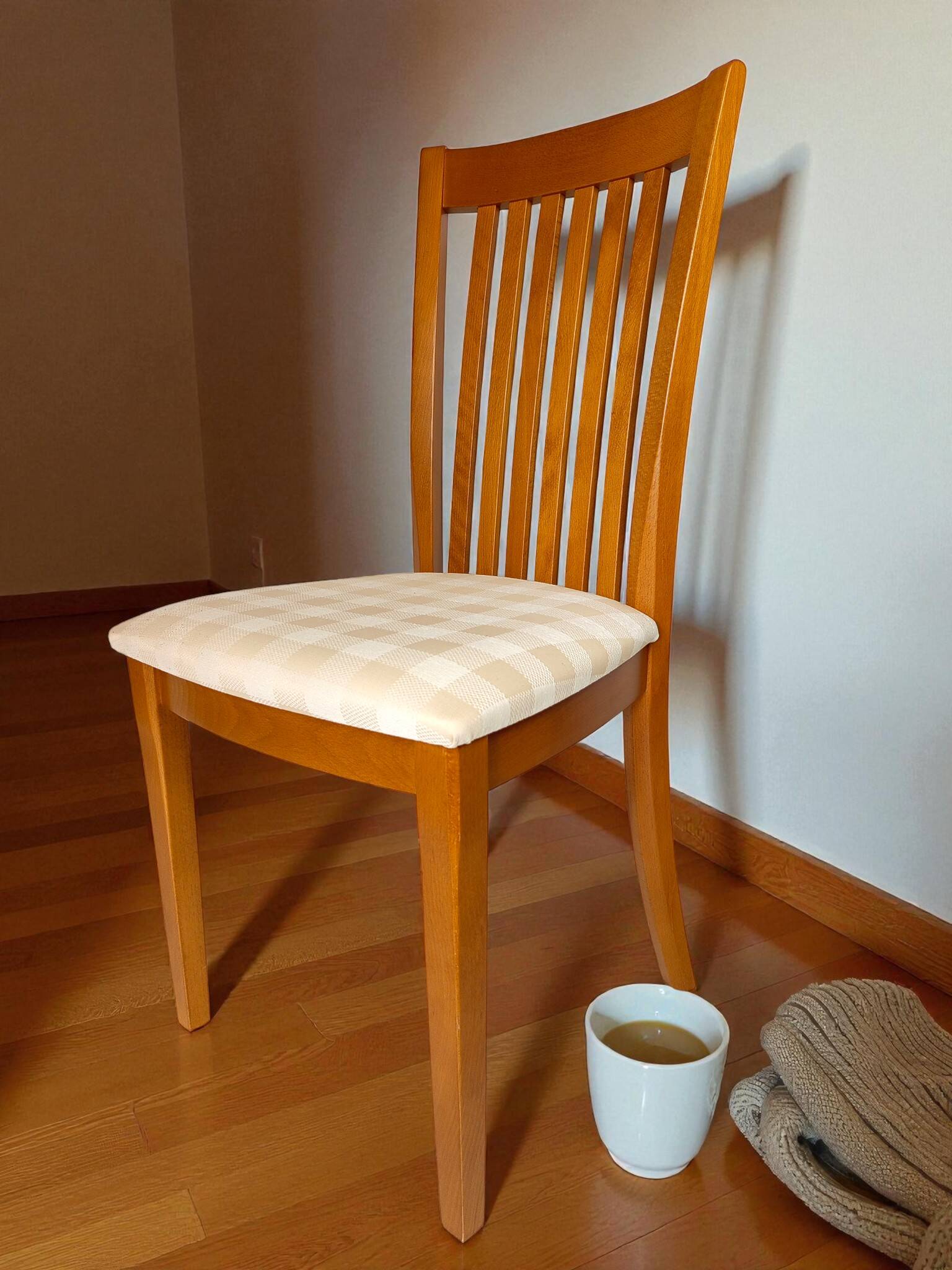 Set of 6 beechwood chairs